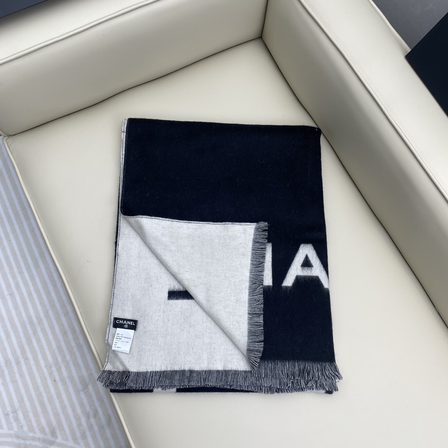  香奶奶尾单经典款羊绒披肩，直接出欧洲的，正儿八经的正品订单…和大货一起出来，不用多流弊的文字，它是全世