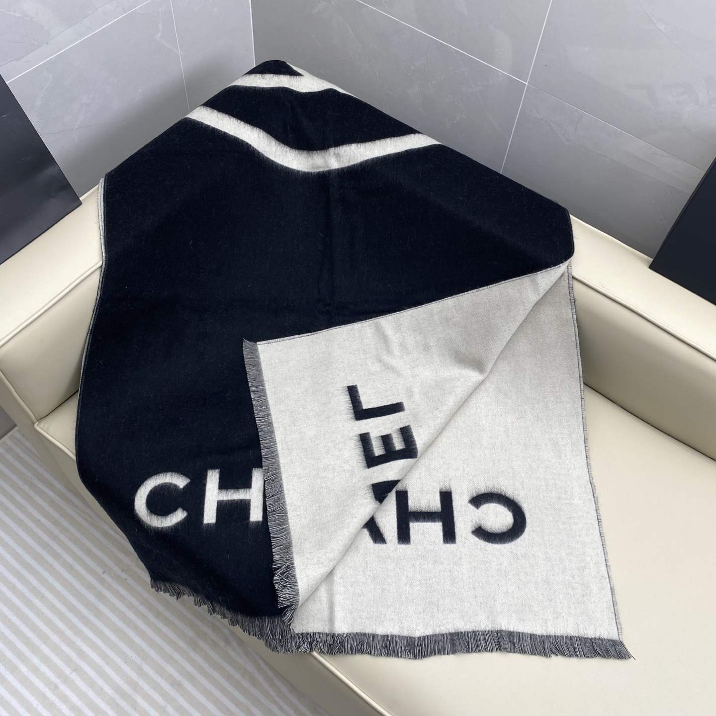  香奶奶尾单经典款羊绒披肩，直接出欧洲的，正儿八经的正品订单…和大货一起出来，不用多流弊的文字，它是全世