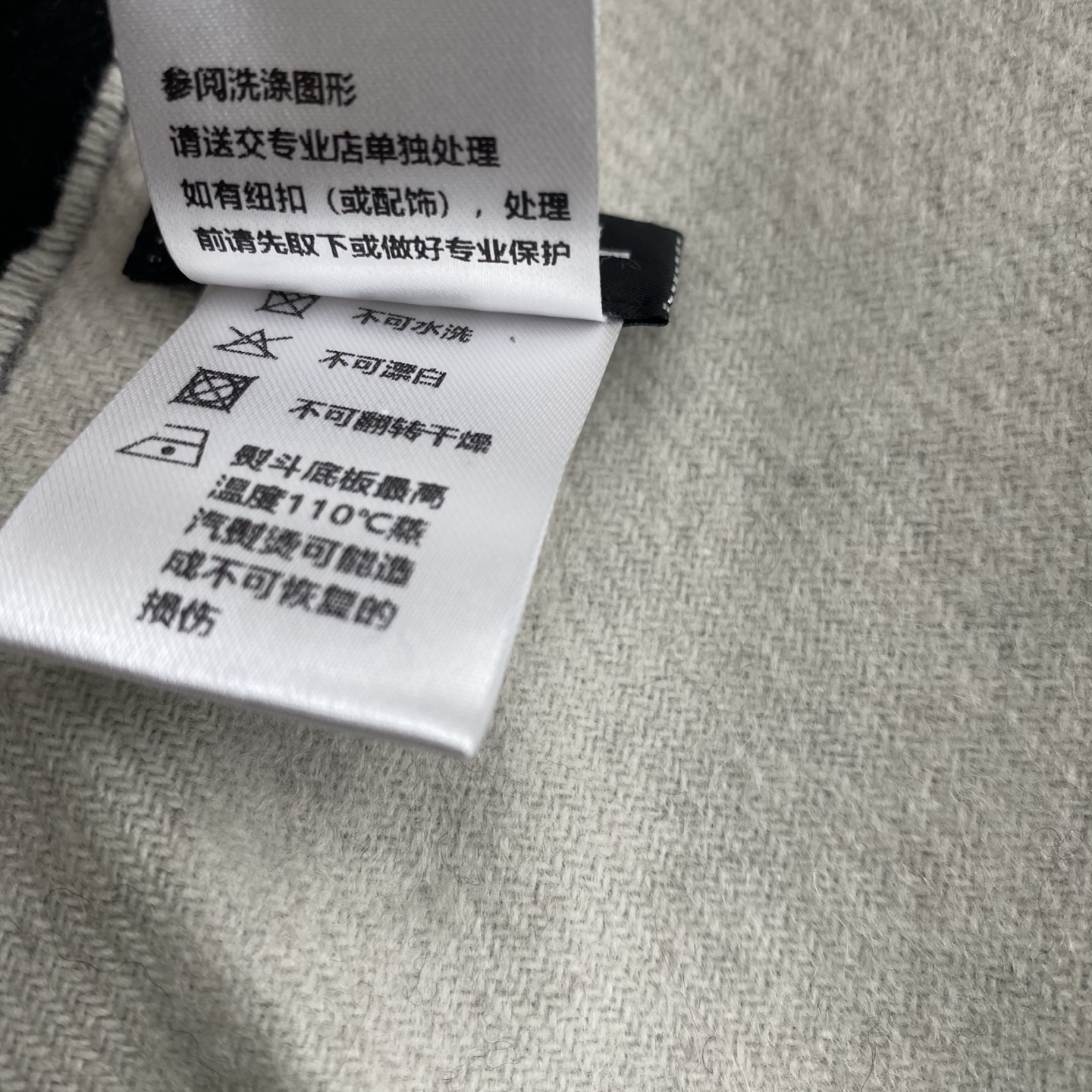  香奶奶尾单经典款羊绒披肩，直接出欧洲的，正儿八经的正品订单…和大货一起出来，不用多流弊的文字，它是全世