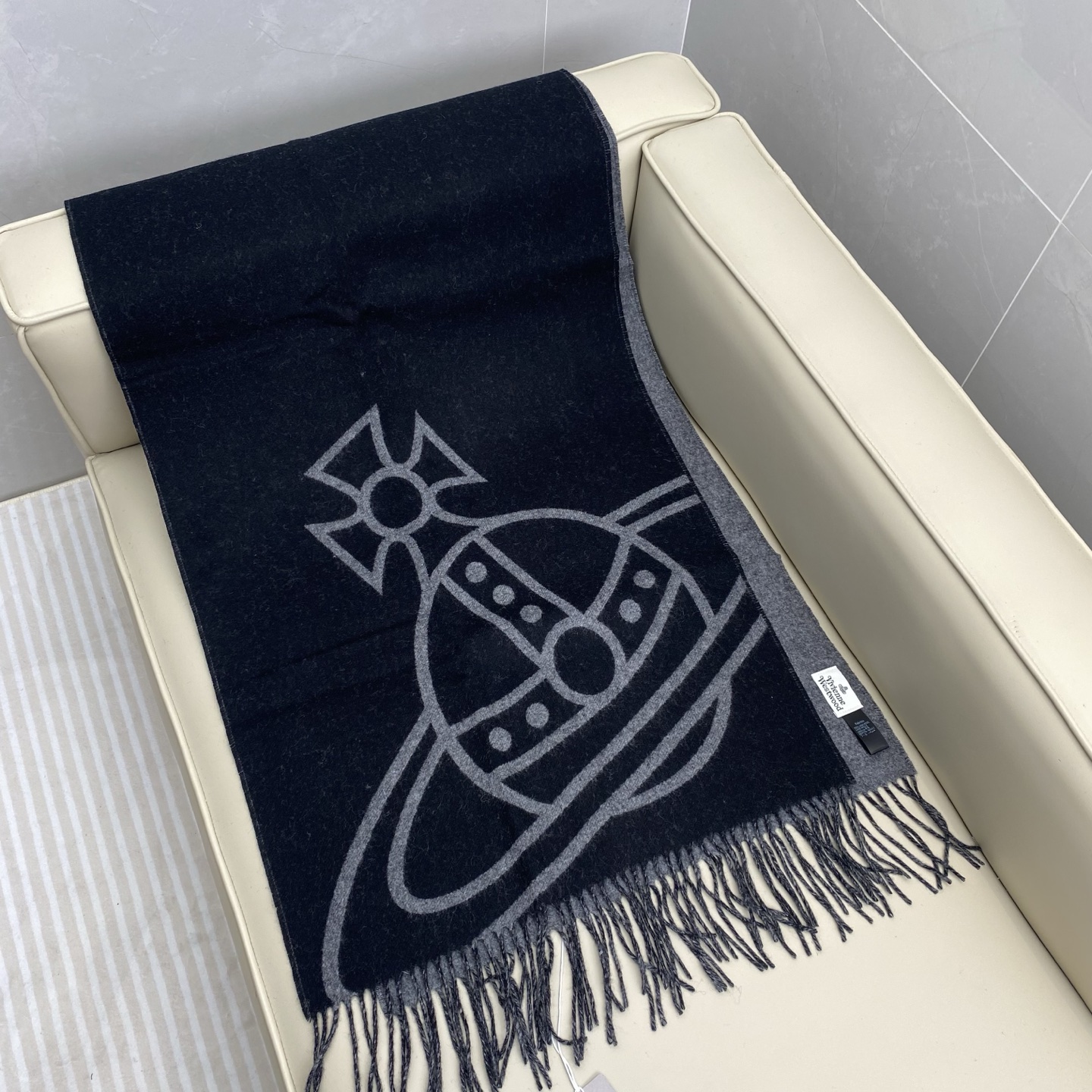  原单品质！英国朋克教母
“西太后Vivienne Westwood”最爱的土星❗❗
从精神上，Vive