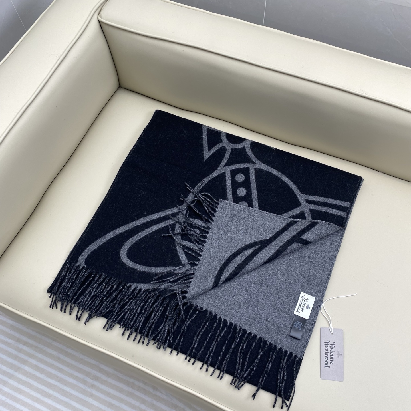  原单品质！英国朋克教母
“西太后Vivienne Westwood”最爱的土星❗❗
从精神上，Vive