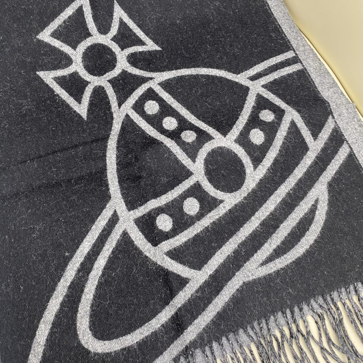  原单品质！英国朋克教母
“西太后Vivienne Westwood”最爱的土星❗❗
从精神上，Vive