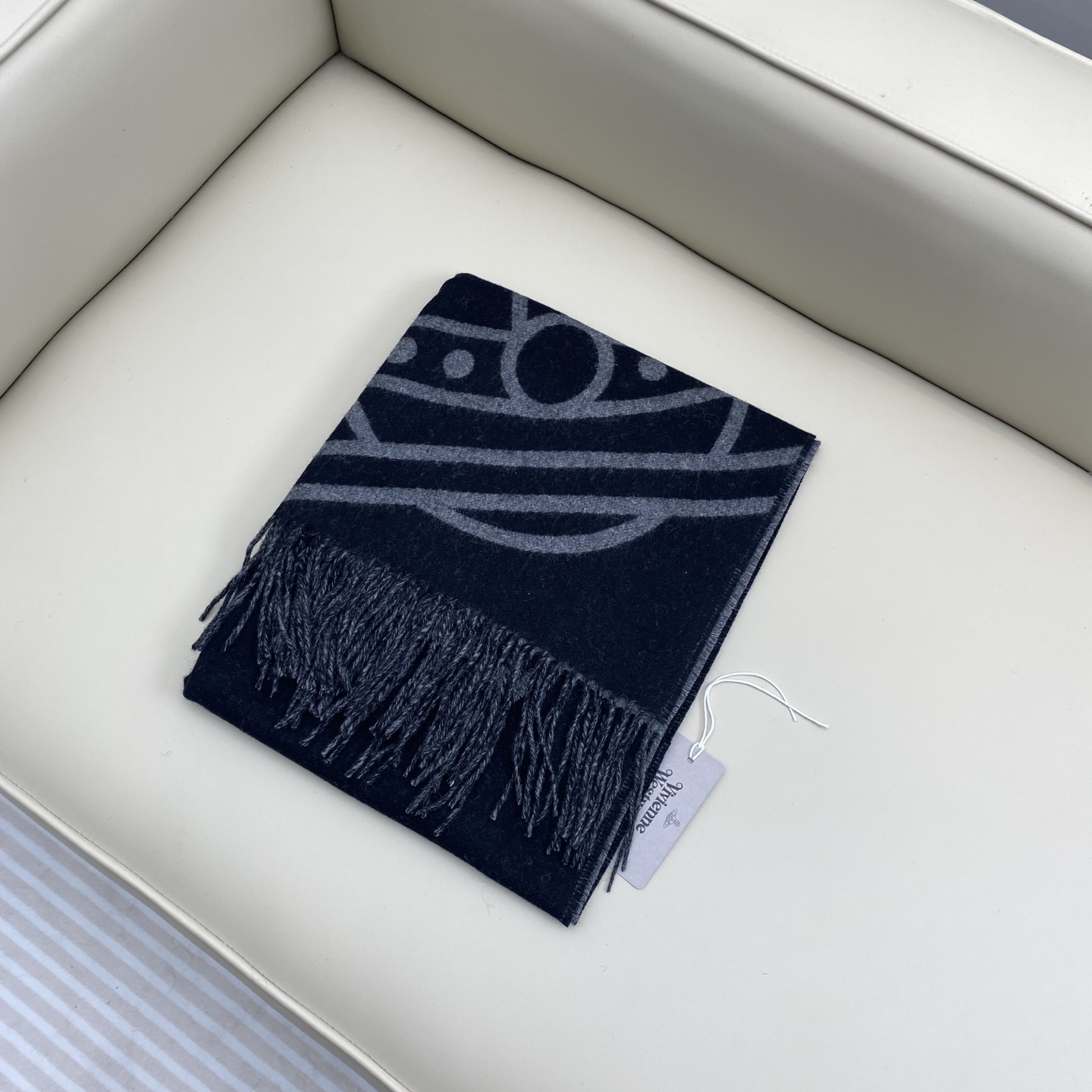  原单品质！英国朋克教母
“西太后Vivienne Westwood”最爱的土星❗❗
从精神上，Vive