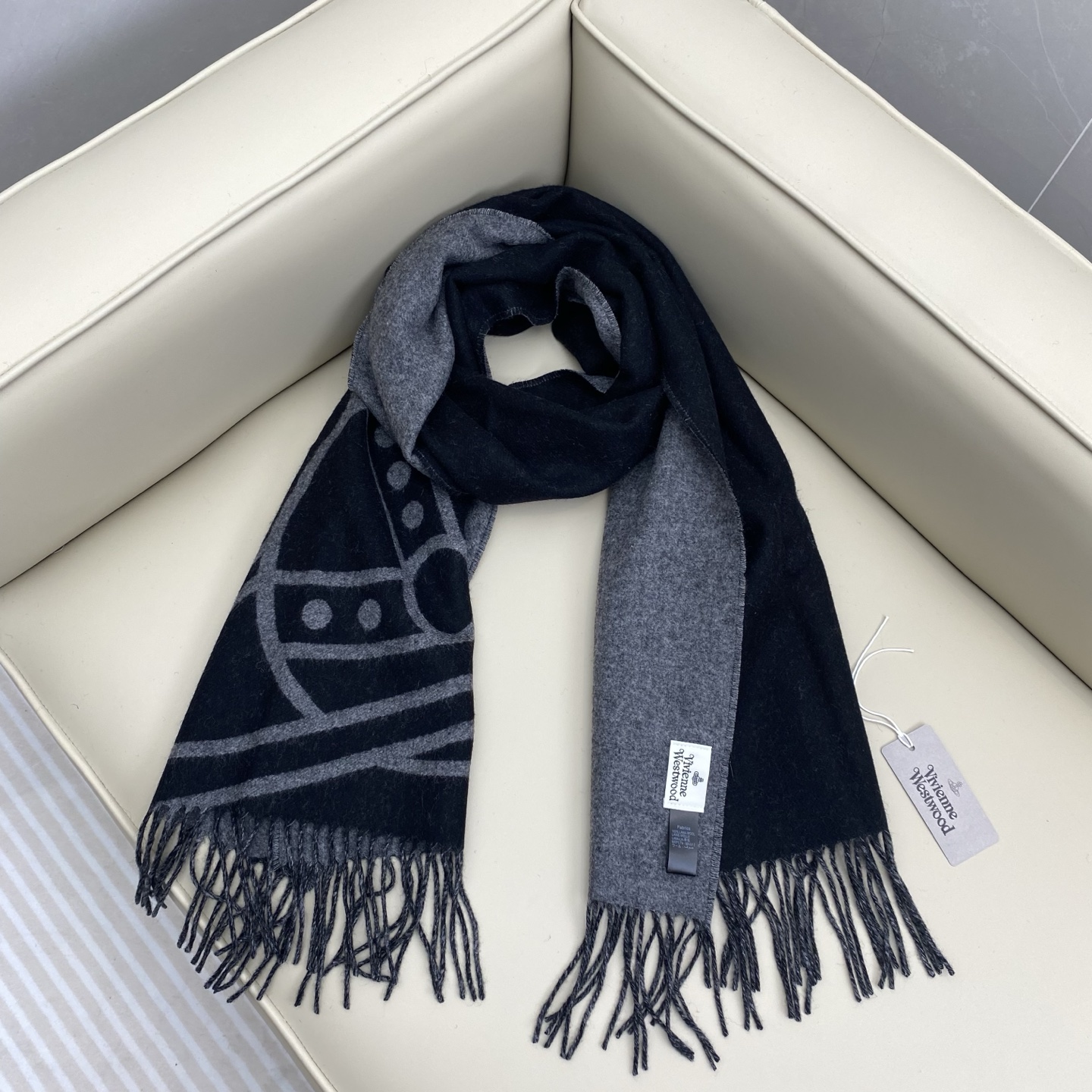  原单品质！英国朋克教母
“西太后Vivienne Westwood”最爱的土星❗❗
从精神上，Vive