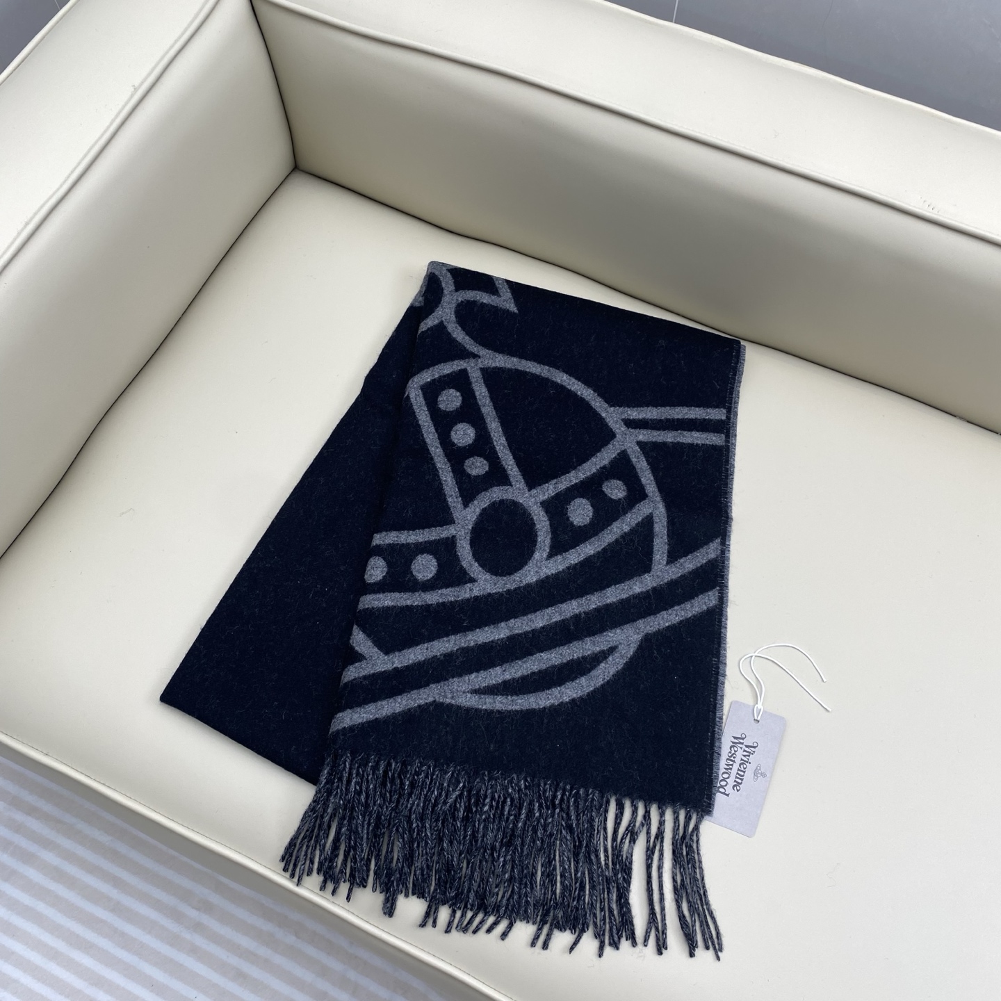  原单品质！英国朋克教母
“西太后Vivienne Westwood”最爱的土星❗❗
从精神上，Vive