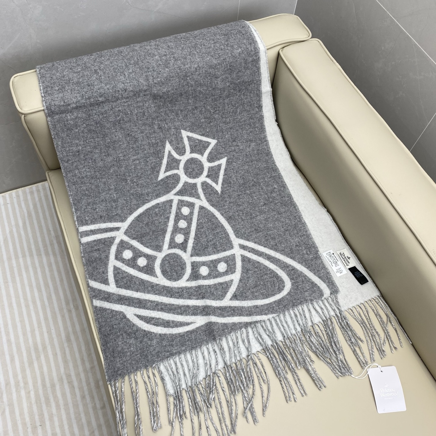  原单品质！英国朋克教母
“西太后Vivienne Westwood”最爱的土星❗❗
从精神上，Vive