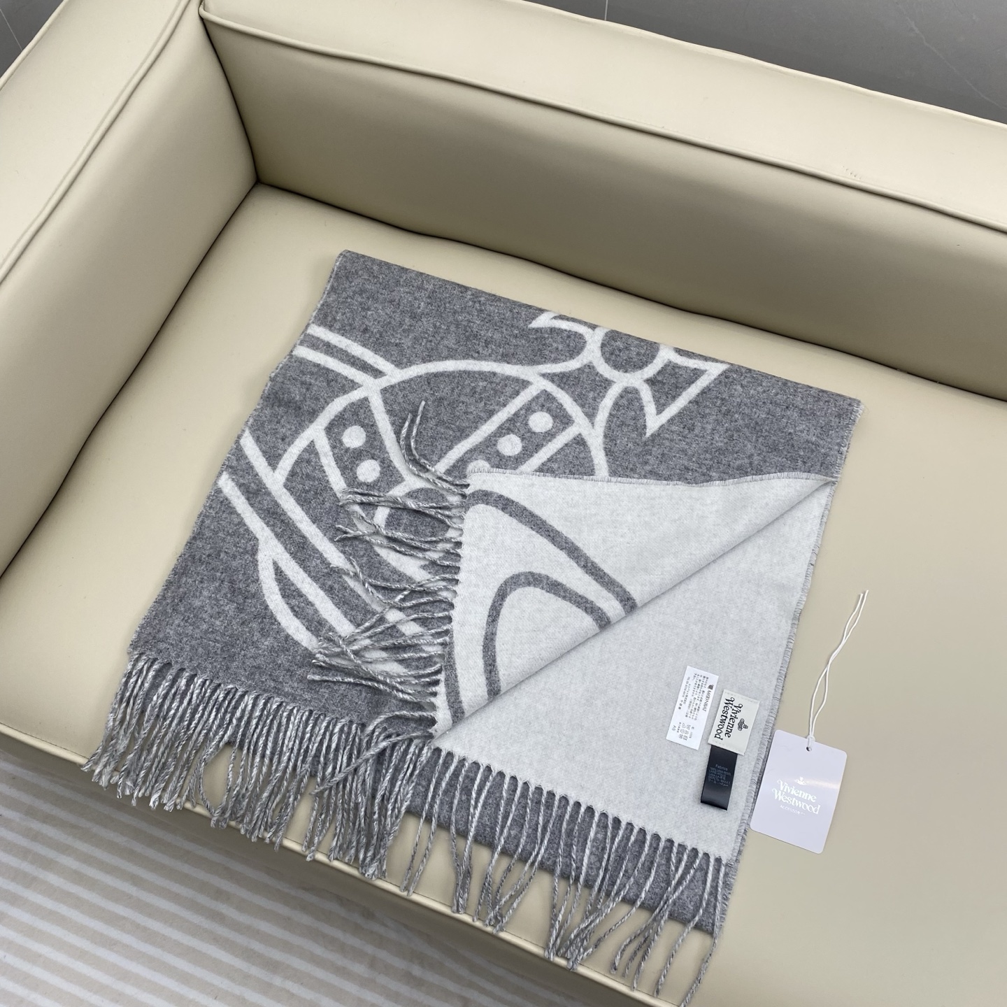  原单品质！英国朋克教母
“西太后Vivienne Westwood”最爱的土星❗❗
从精神上，Vive