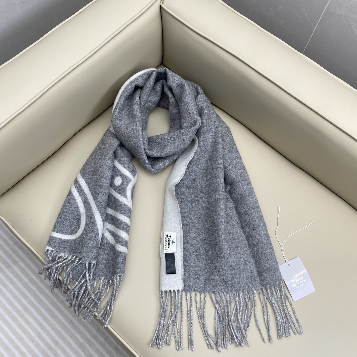  原单品质！英国朋克教母
“西太后Vivienne Westwood”最爱的土星❗❗
从精神上，Vive