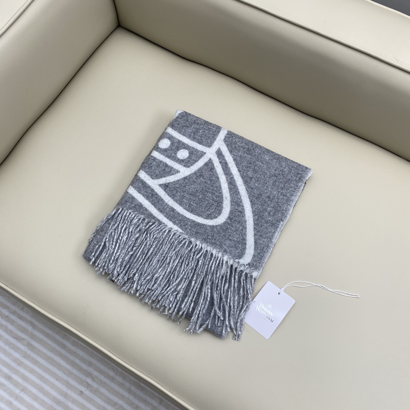  原单品质！英国朋克教母
“西太后Vivienne Westwood”最爱的土星❗❗
从精神上，Vive