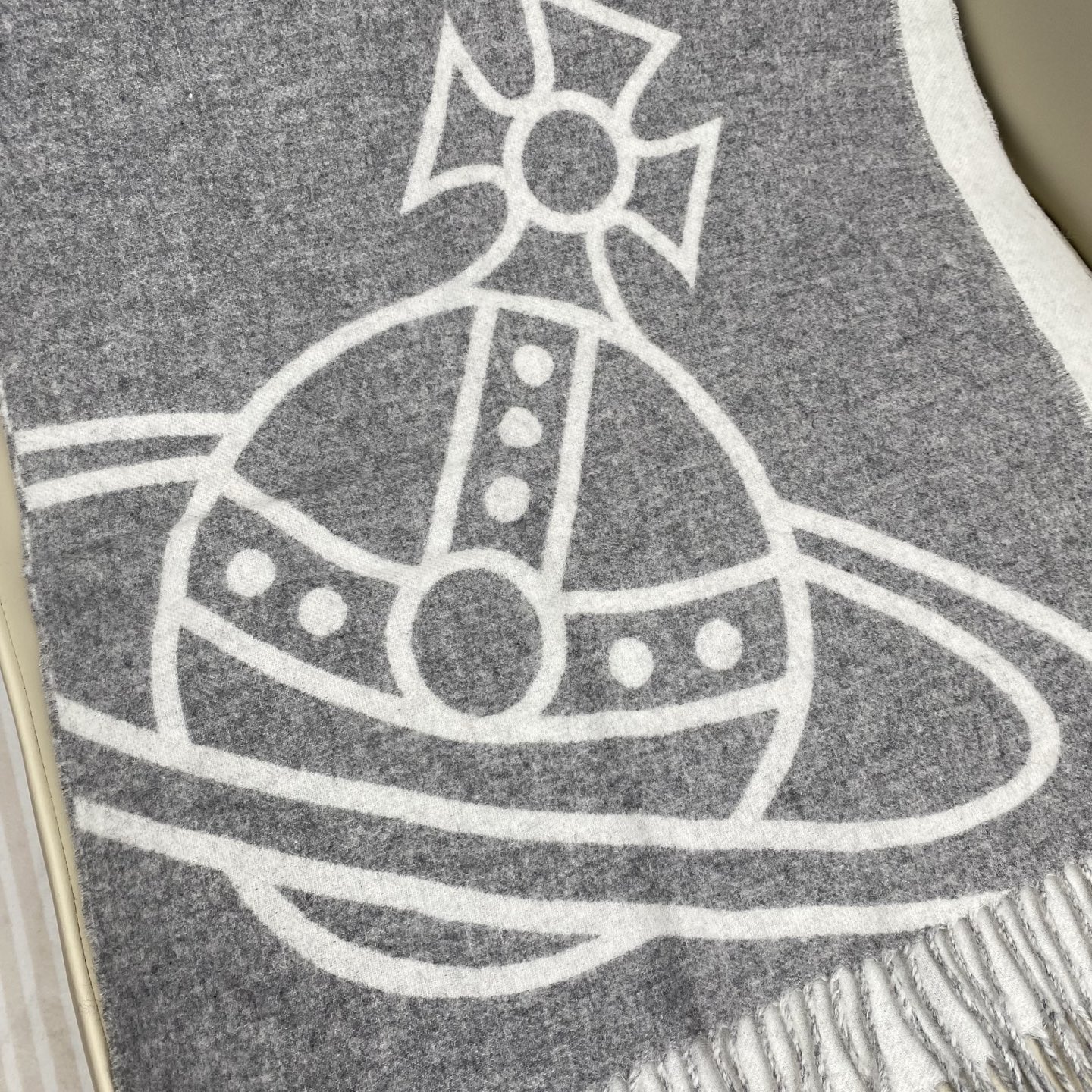  原单品质！英国朋克教母
“西太后Vivienne Westwood”最爱的土星❗❗
从精神上，Vive