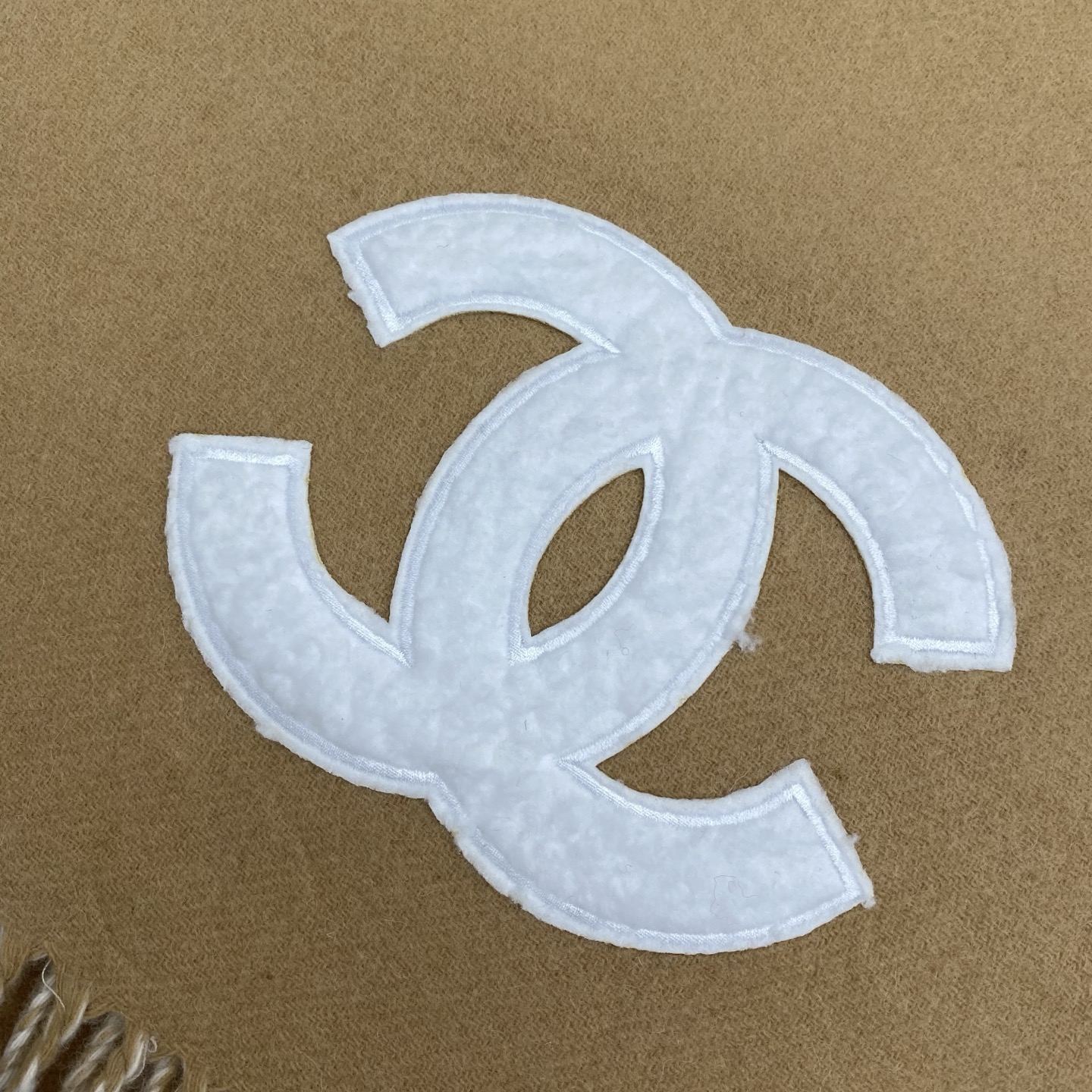 𝑪𝒉 双面纯色标志披肩围巾180*40cm.一抹纯色，足以定义优雅，香奈儿经典纯色围巾，以极致简约诠释永