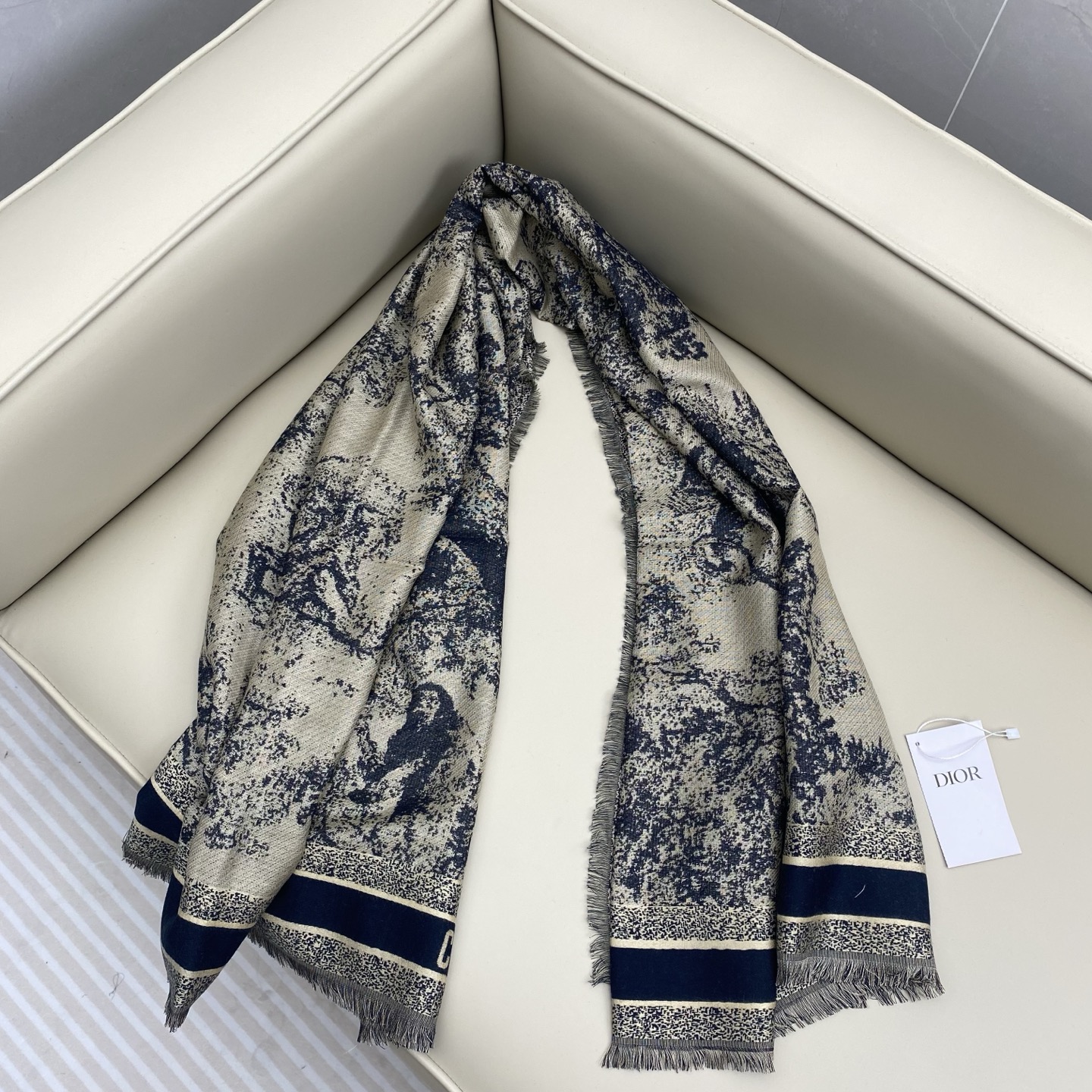 ❤️CD原版定制 画图用了半个月时间 爆款推荐 剪花动物方巾 复古做旧颜色 四边剪花提花工艺 经典丛林主