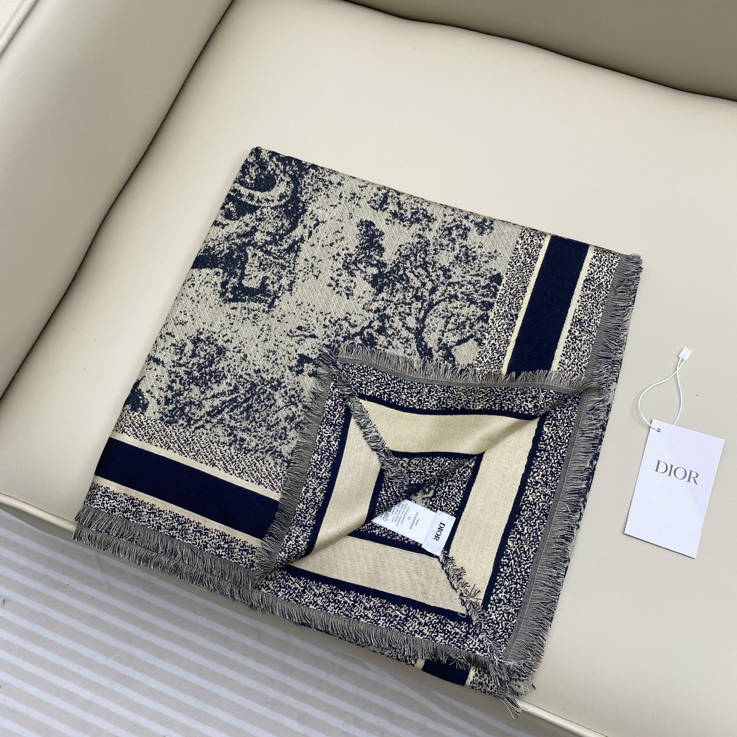 ❤️CD原版定制 画图用了半个月时间 爆款推荐 剪花动物方巾 复古做旧颜色 四边剪花提花工艺 经典丛林主