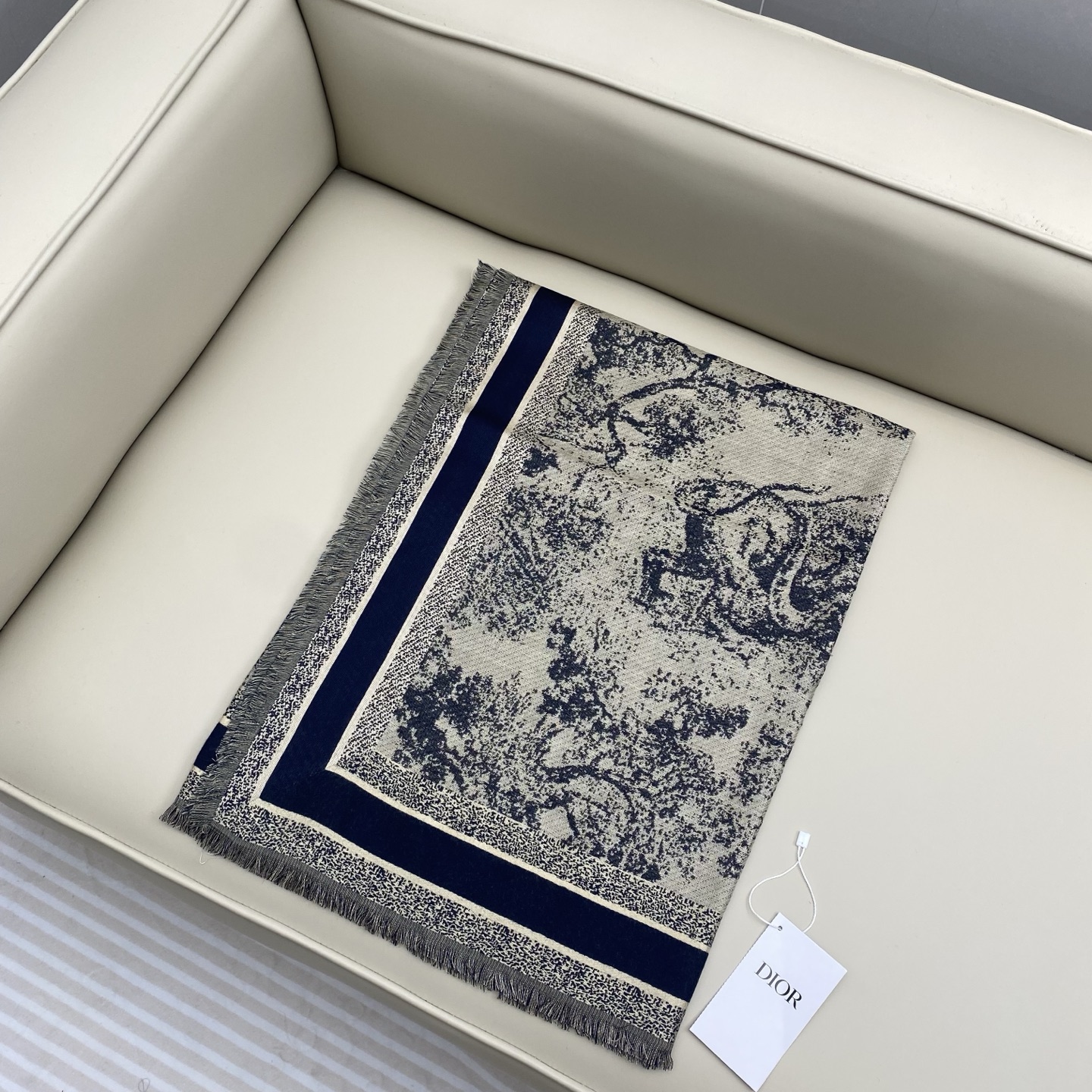 ❤️CD原版定制 画图用了半个月时间 爆款推荐 剪花动物方巾 复古做旧颜色 四边剪花提花工艺 经典丛林主