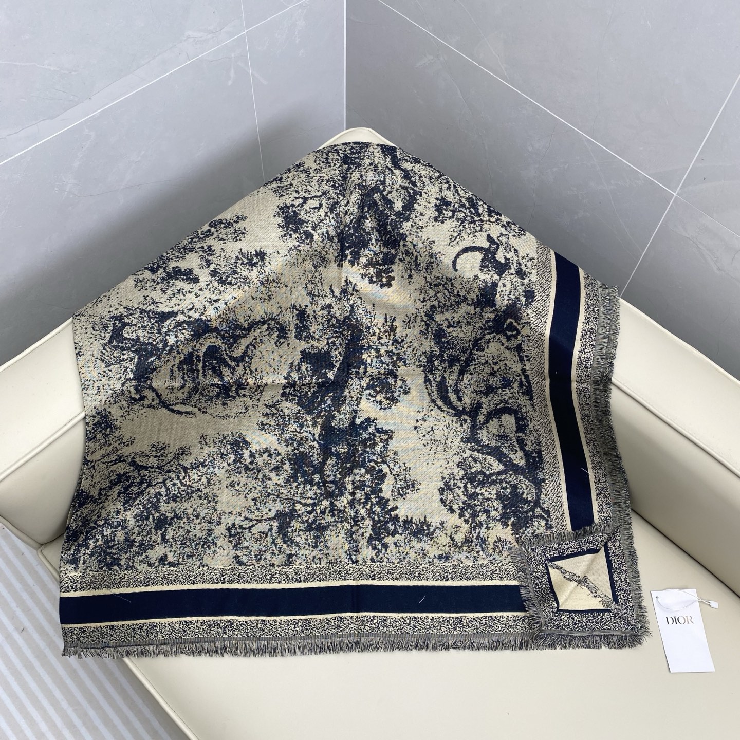 ❤️CD原版定制 画图用了半个月时间 爆款推荐 剪花动物方巾 复古做旧颜色 四边剪花提花工艺 经典丛林主