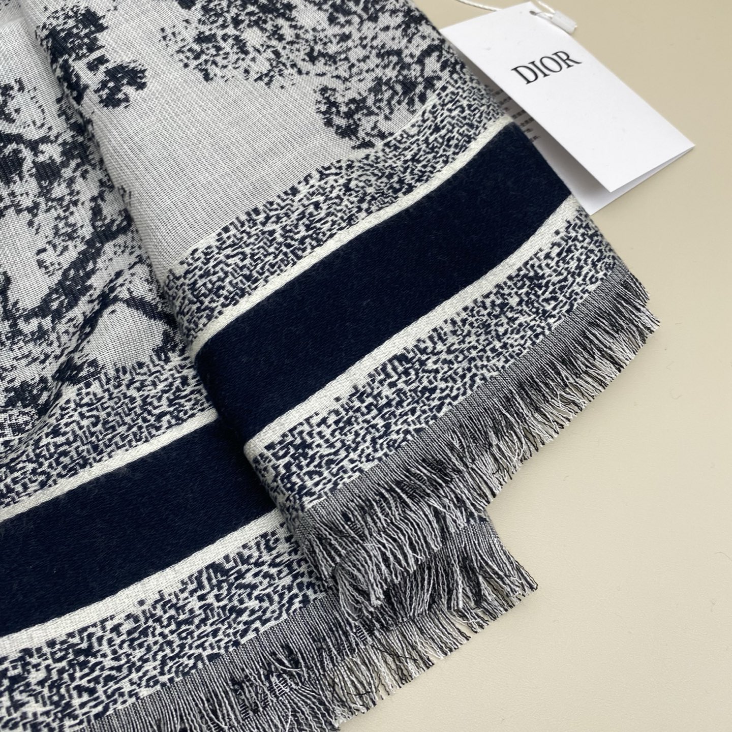 ❤️CD原版定制 画图用了半个月时间 爆款推荐 剪花动物方巾 复古做旧颜色 四边剪花提花工艺 经典丛林主