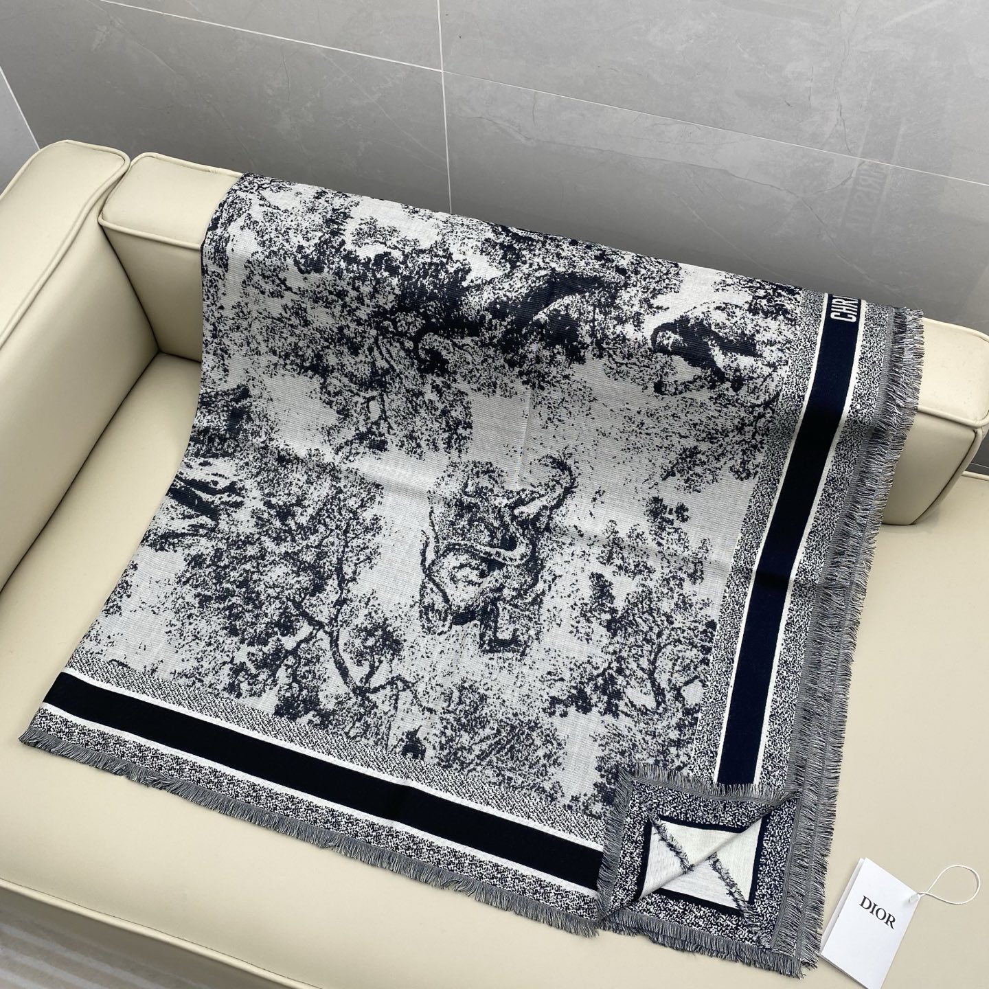 ❤️CD原版定制 画图用了半个月时间 爆款推荐 剪花动物方巾 复古做旧颜色 四边剪花提花工艺 经典丛林主