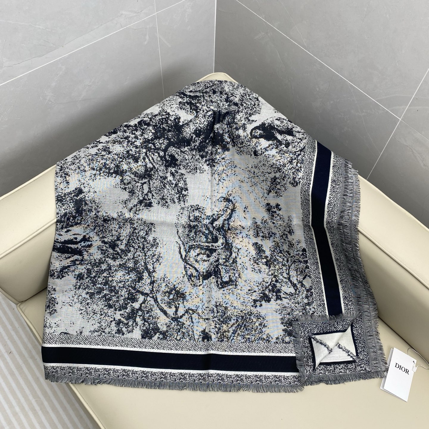 ❤️CD原版定制 画图用了半个月时间 爆款推荐 剪花动物方巾 复古做旧颜色 四边剪花提花工艺 经典丛林主