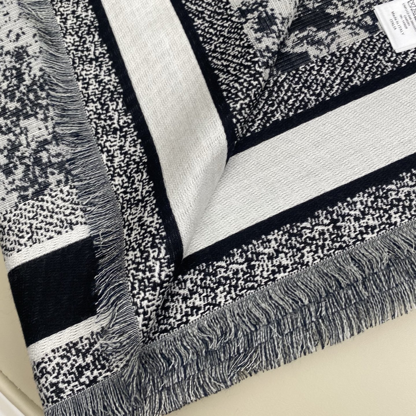 ❤️CD原版定制 画图用了半个月时间 爆款推荐 剪花动物方巾 复古做旧颜色 四边剪花提花工艺 经典丛林主