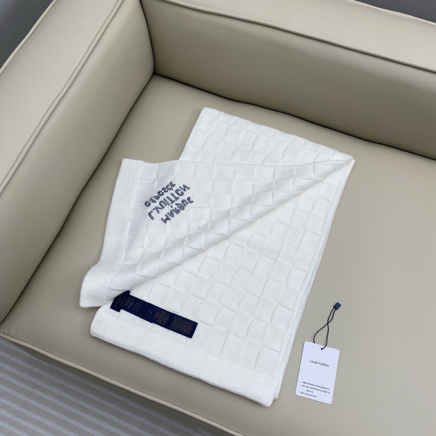 Louis Vuitto. new scarf 新款出货🆕Damier Snug 围巾以绵羊毛针织呈现立