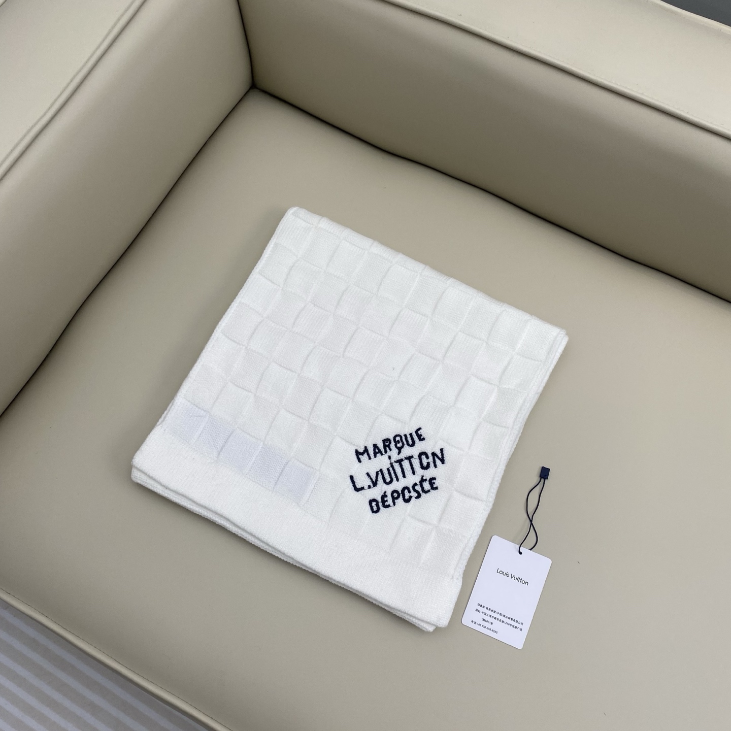 Louis Vuitto. new scarf 新款出货🆕Damier Snug 围巾以绵羊毛针织呈现立