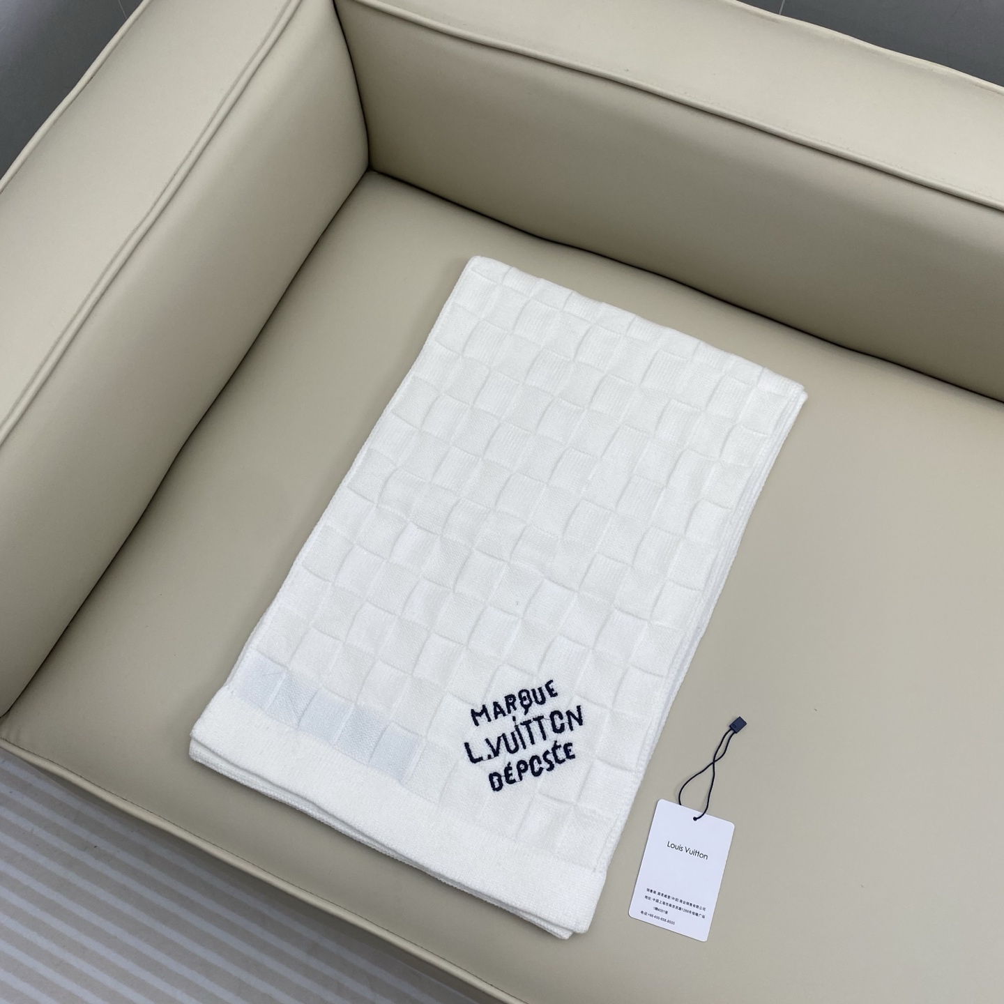 Louis Vuitto. new scarf 新款出货🆕Damier Snug 围巾以绵羊毛针织呈现立