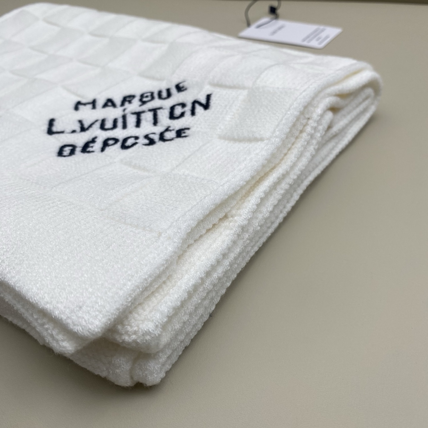 Louis Vuitto. new scarf 新款出货🆕Damier Snug 围巾以绵羊毛针织呈现立