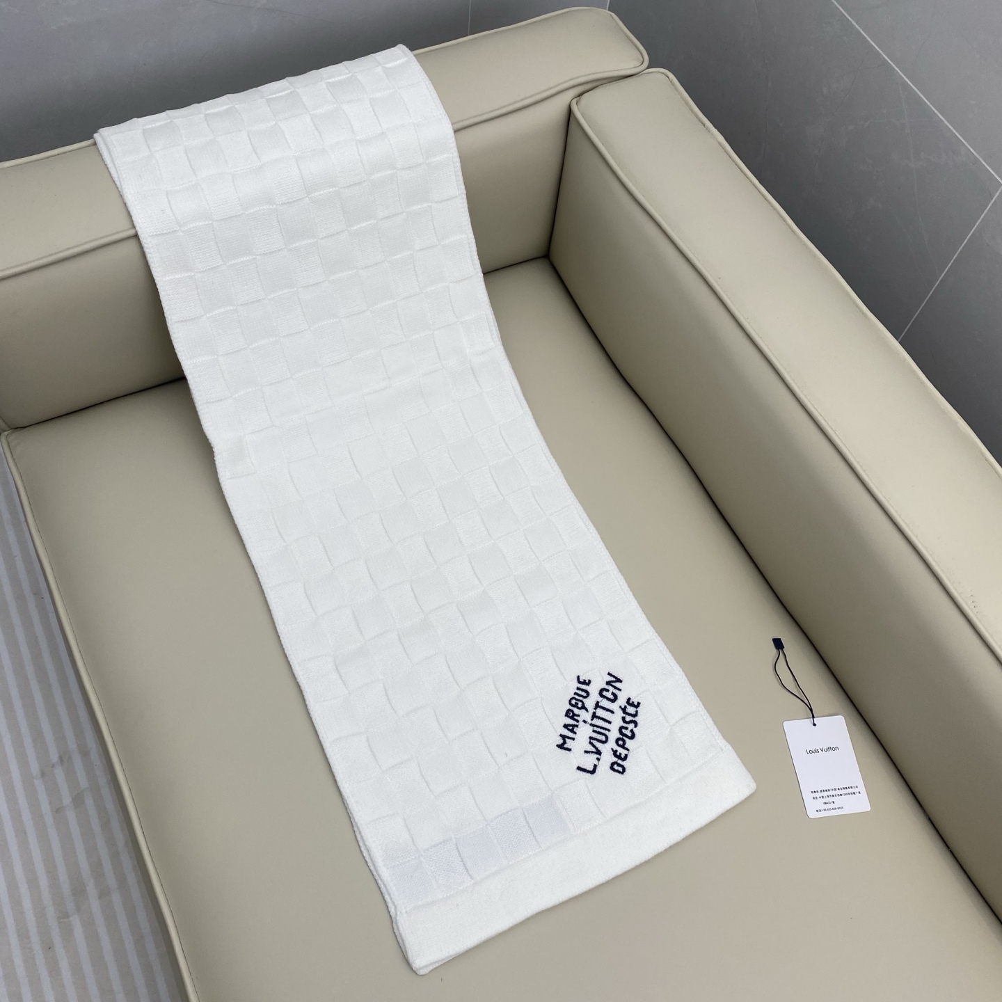 Louis Vuitto. new scarf 新款出货🆕Damier Snug 围巾以绵羊毛针织呈现立