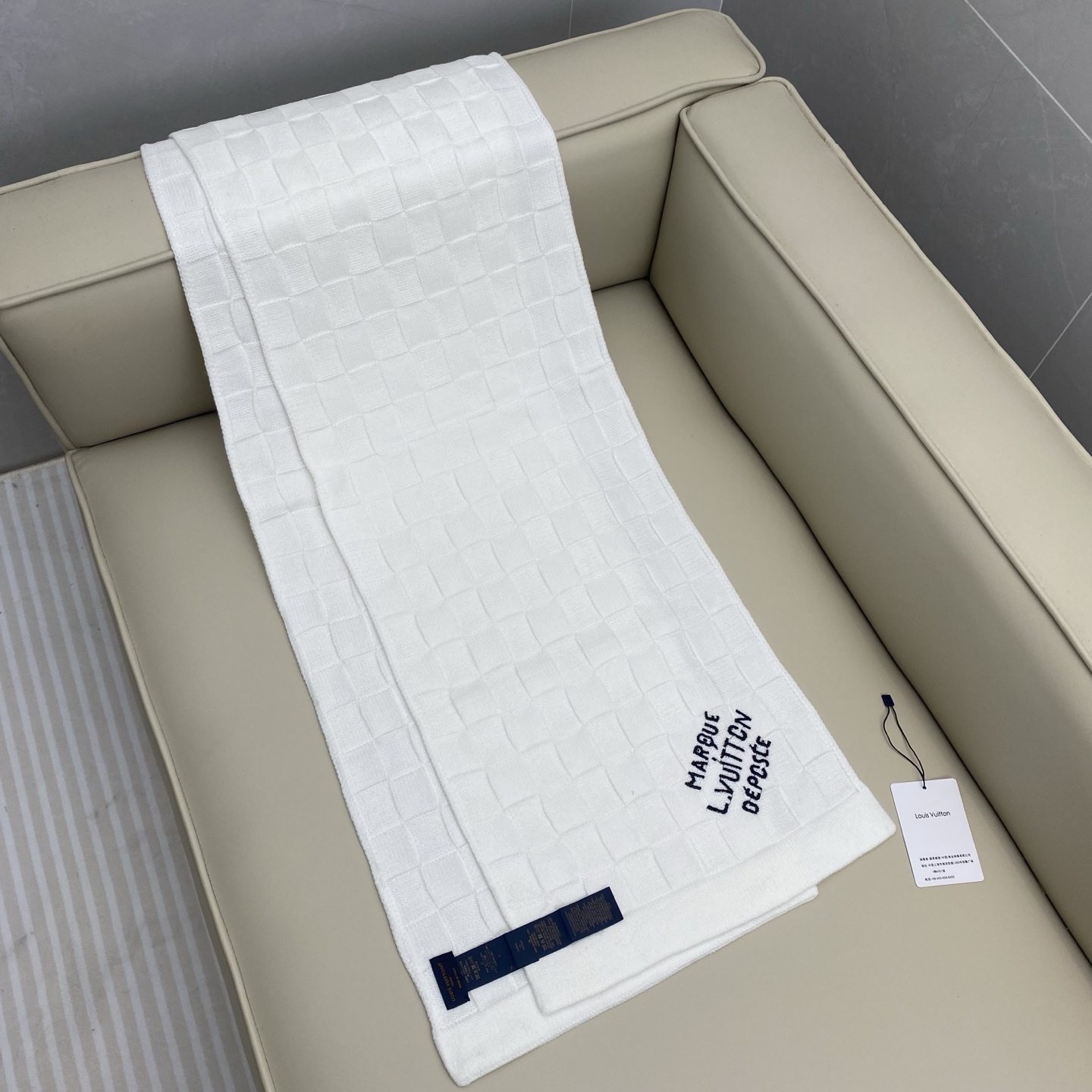 Louis Vuitto. new scarf 新款出货🆕Damier Snug 围巾以绵羊毛针织呈现立