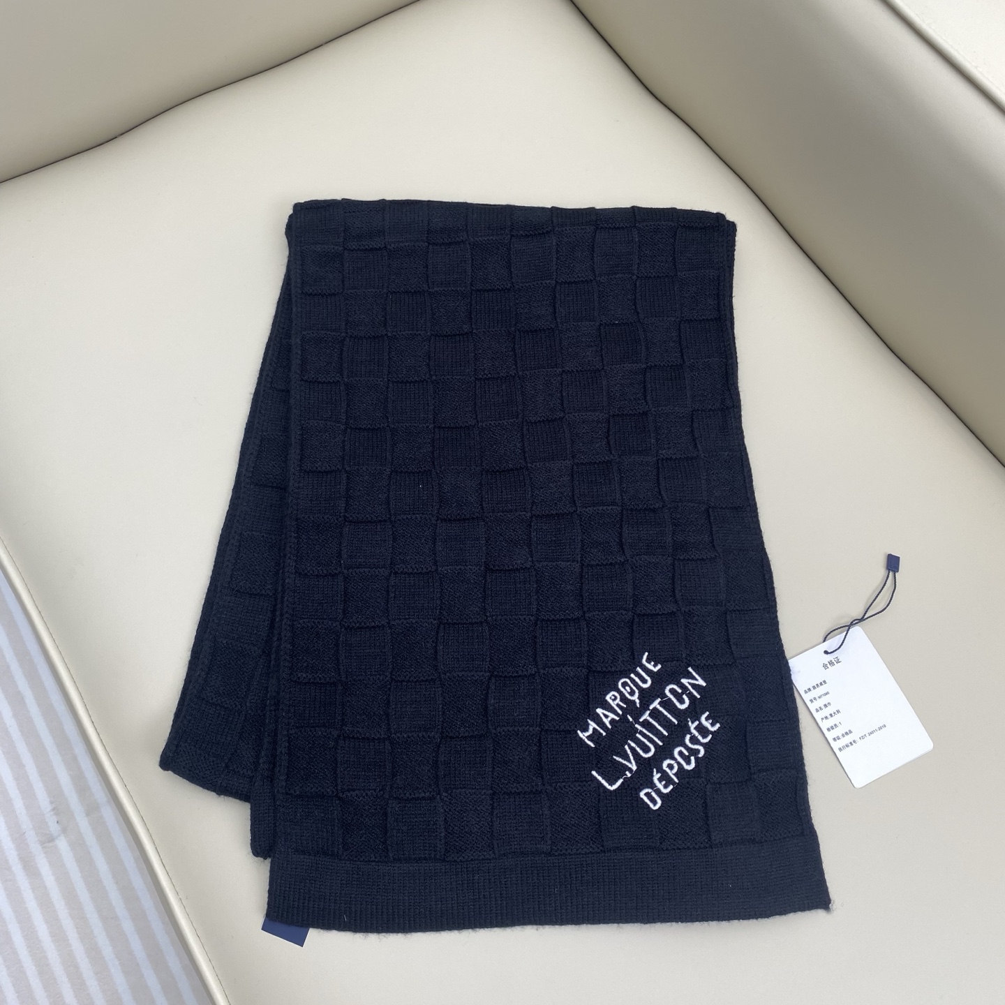 Louis Vuitto. new scarf 新款出货🆕Damier Snug 围巾以绵羊毛针织呈现立
