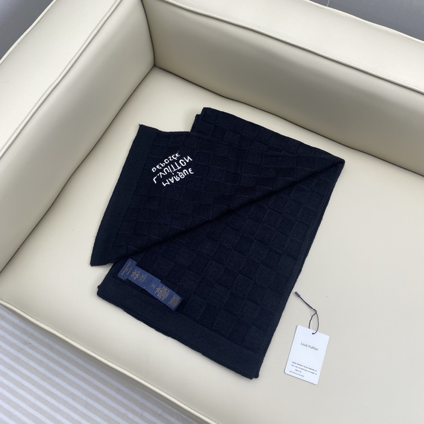 Louis Vuitto. new scarf 新款出货🆕Damier Snug 围巾以绵羊毛针织呈现立