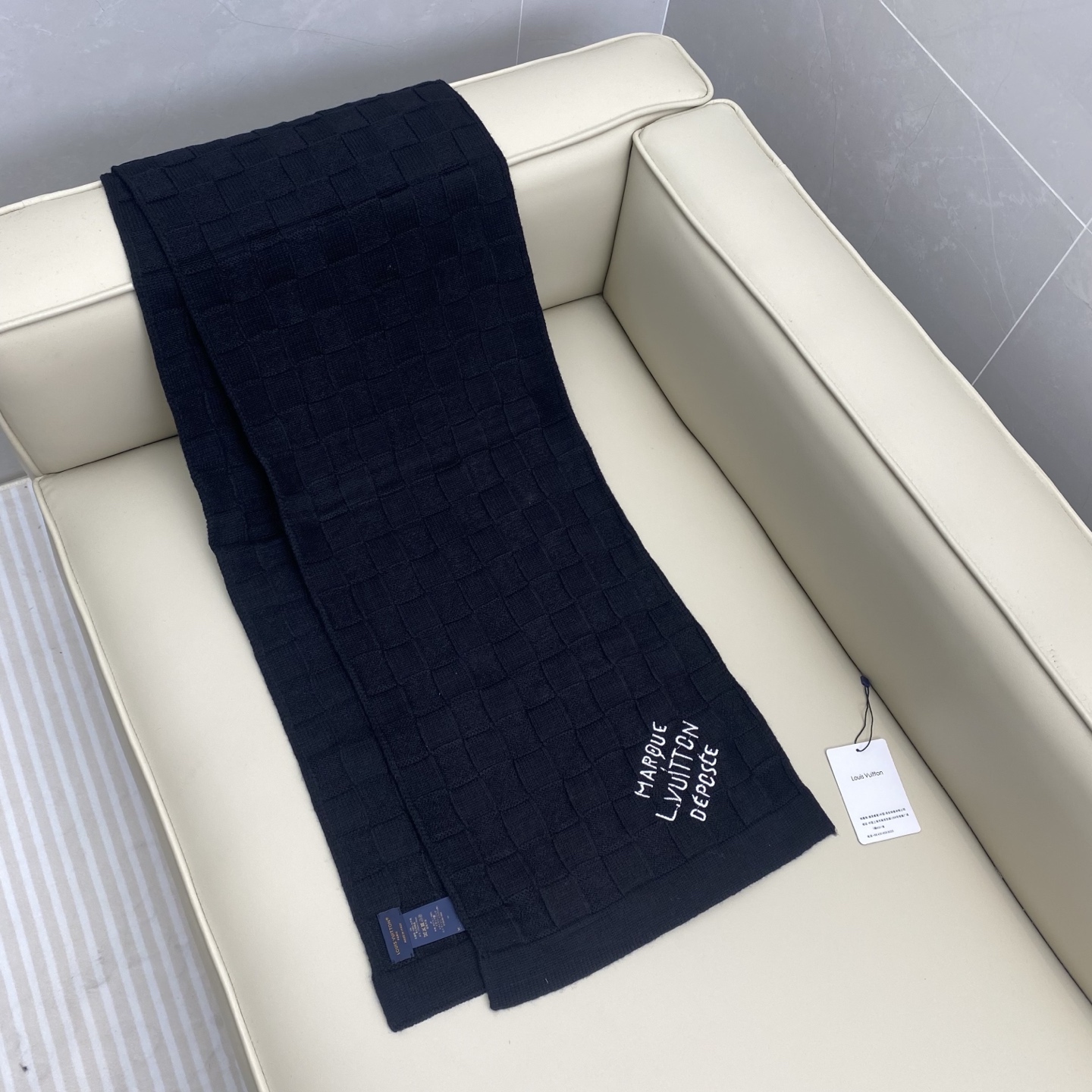 Louis Vuitto. new scarf 新款出货🆕Damier Snug 围巾以绵羊毛针织呈现立