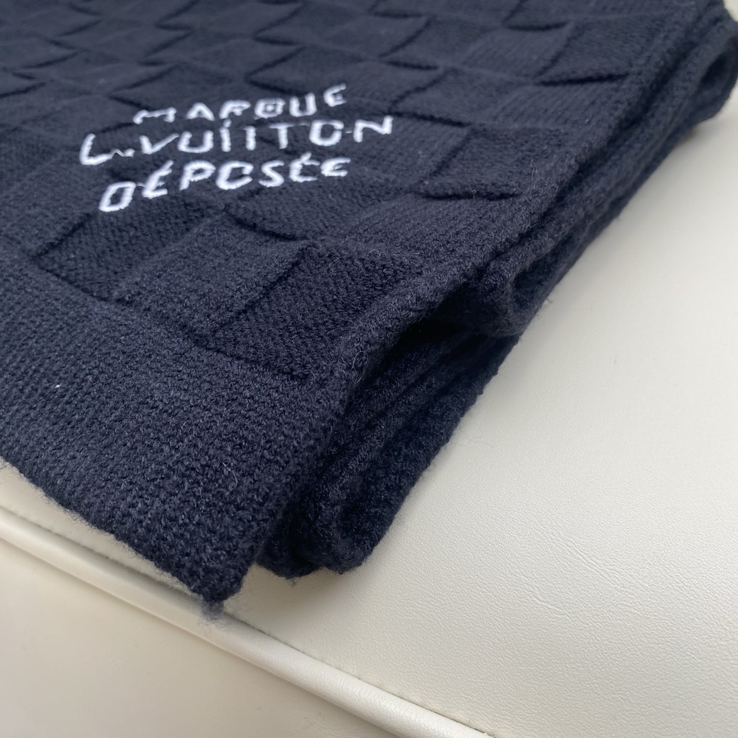 Louis Vuitto. new scarf 新款出货🆕Damier Snug 围巾以绵羊毛针织呈现立