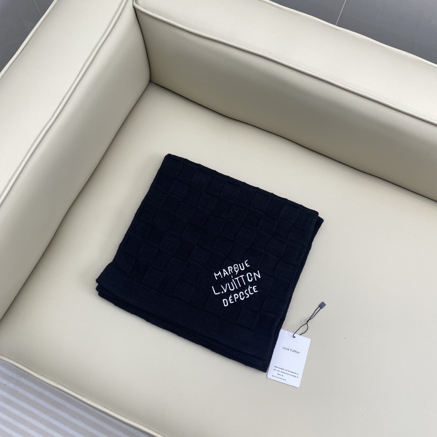 Louis Vuitto. new scarf 新款出货🆕Damier Snug 围巾以绵羊毛针织呈现立