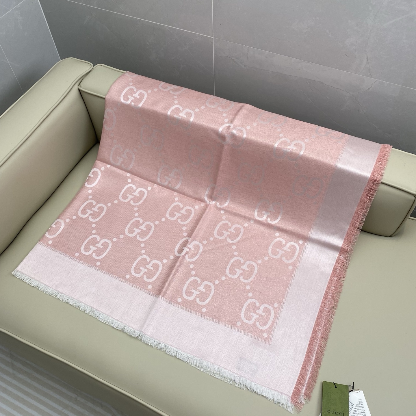 𝐆𝐆 金属提花披肩135*135cm.32%粘胶纤维.25%绵.24%羊毛.11%桑蚕丝.8%金属化纤维