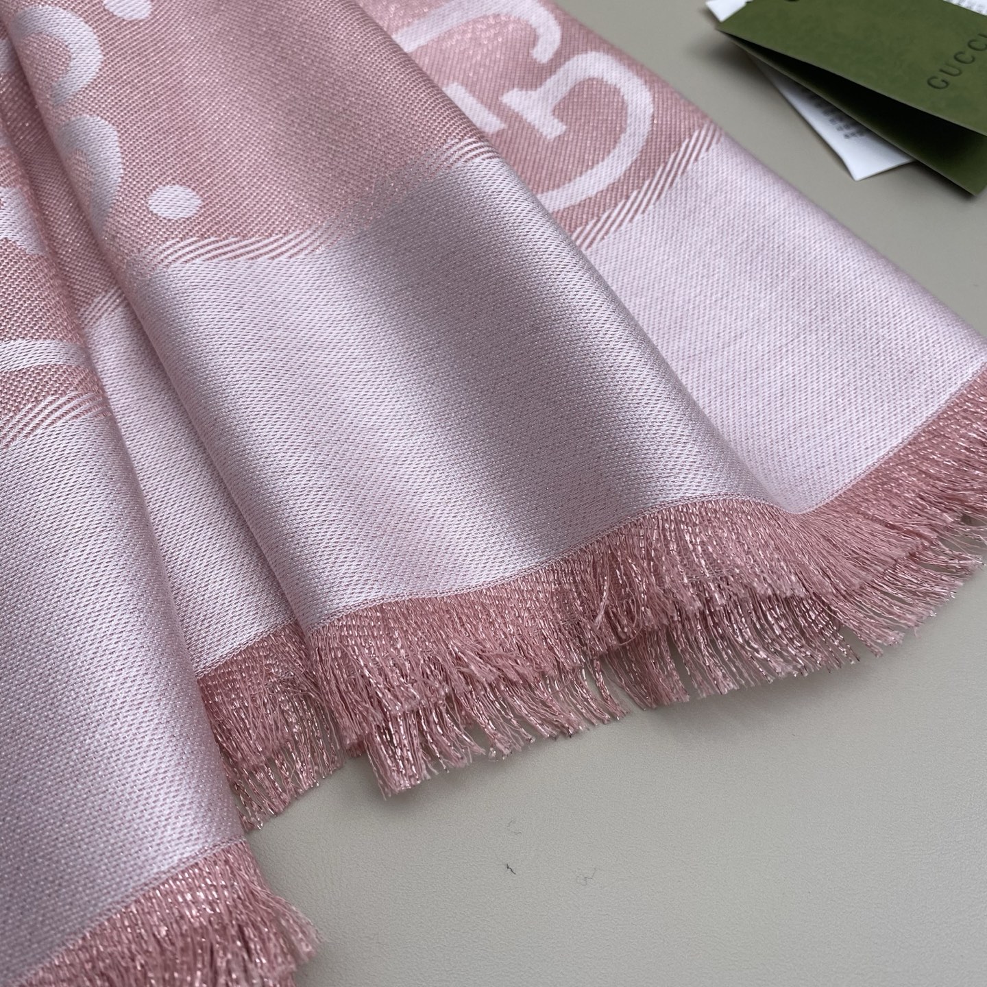 𝐆𝐆 金属提花披肩135*135cm.32%粘胶纤维.25%绵.24%羊毛.11%桑蚕丝.8%金属化纤维