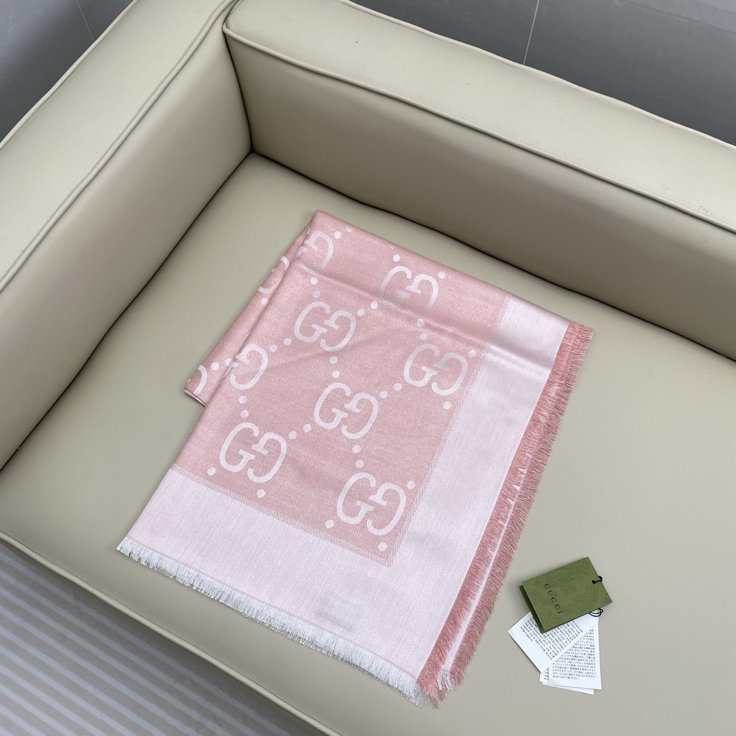 𝐆𝐆 金属提花披肩135*135cm.32%粘胶纤维.25%绵.24%羊毛.11%桑蚕丝.8%金属化纤维