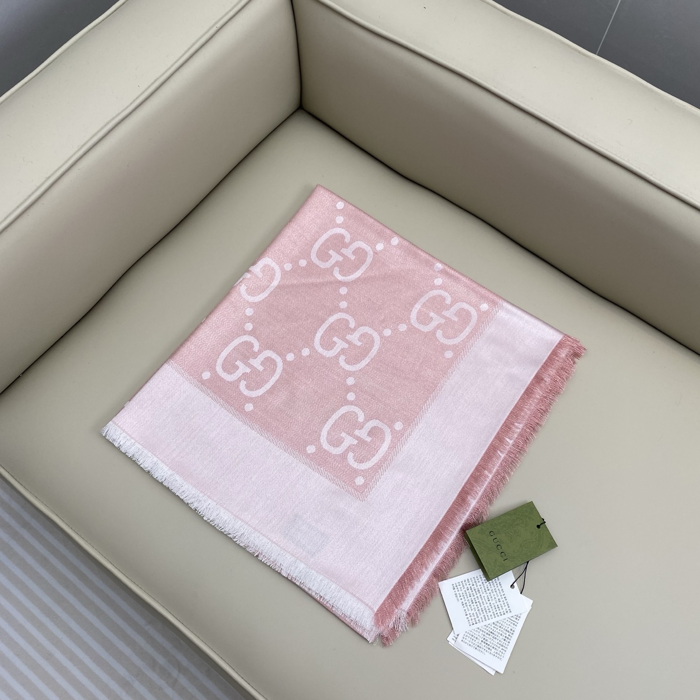 𝐆𝐆 金属提花披肩135*135cm.32%粘胶纤维.25%绵.24%羊毛.11%桑蚕丝.8%金属化纤维