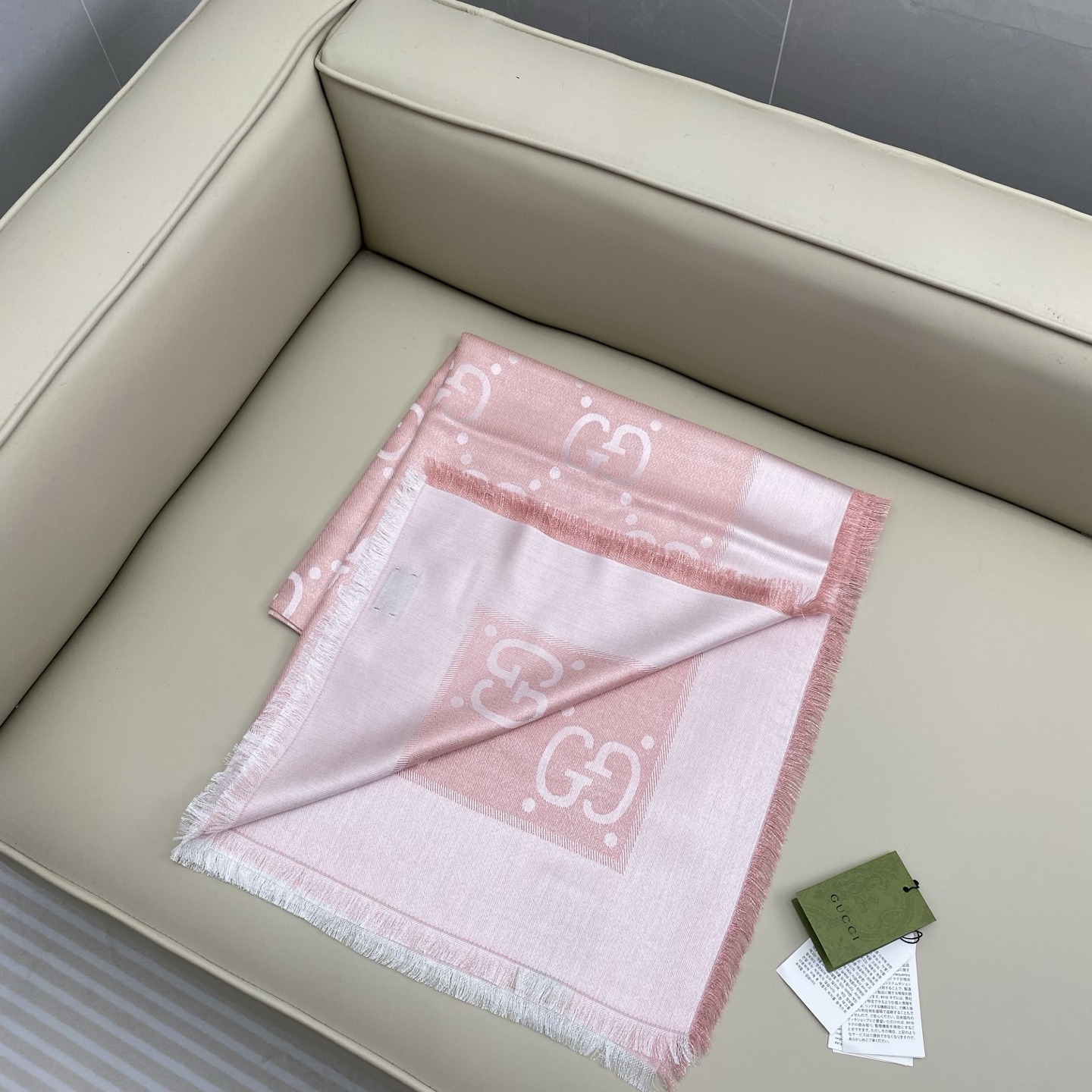 𝐆𝐆 金属提花披肩135*135cm.32%粘胶纤维.25%绵.24%羊毛.11%桑蚕丝.8%金属化纤维