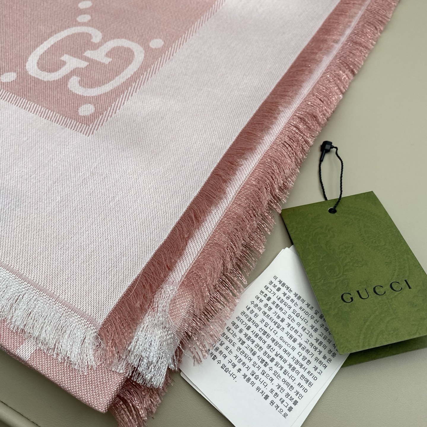 𝐆𝐆 金属提花披肩135*135cm.32%粘胶纤维.25%绵.24%羊毛.11%桑蚕丝.8%金属化纤维