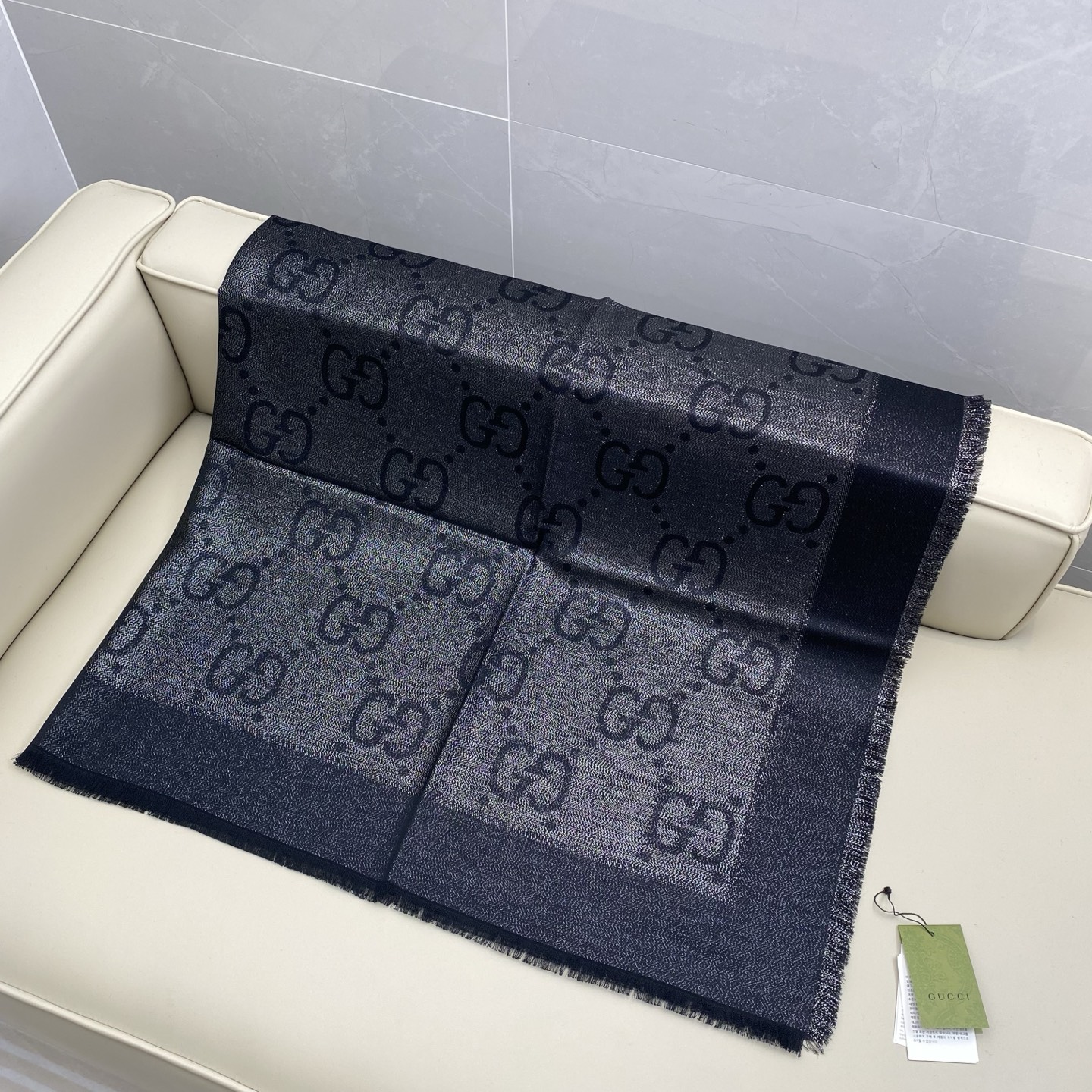 𝐆𝐆 金属提花披肩135*135cm.32%粘胶纤维.25%绵.24%羊毛.11%桑蚕丝.8%金属化纤维