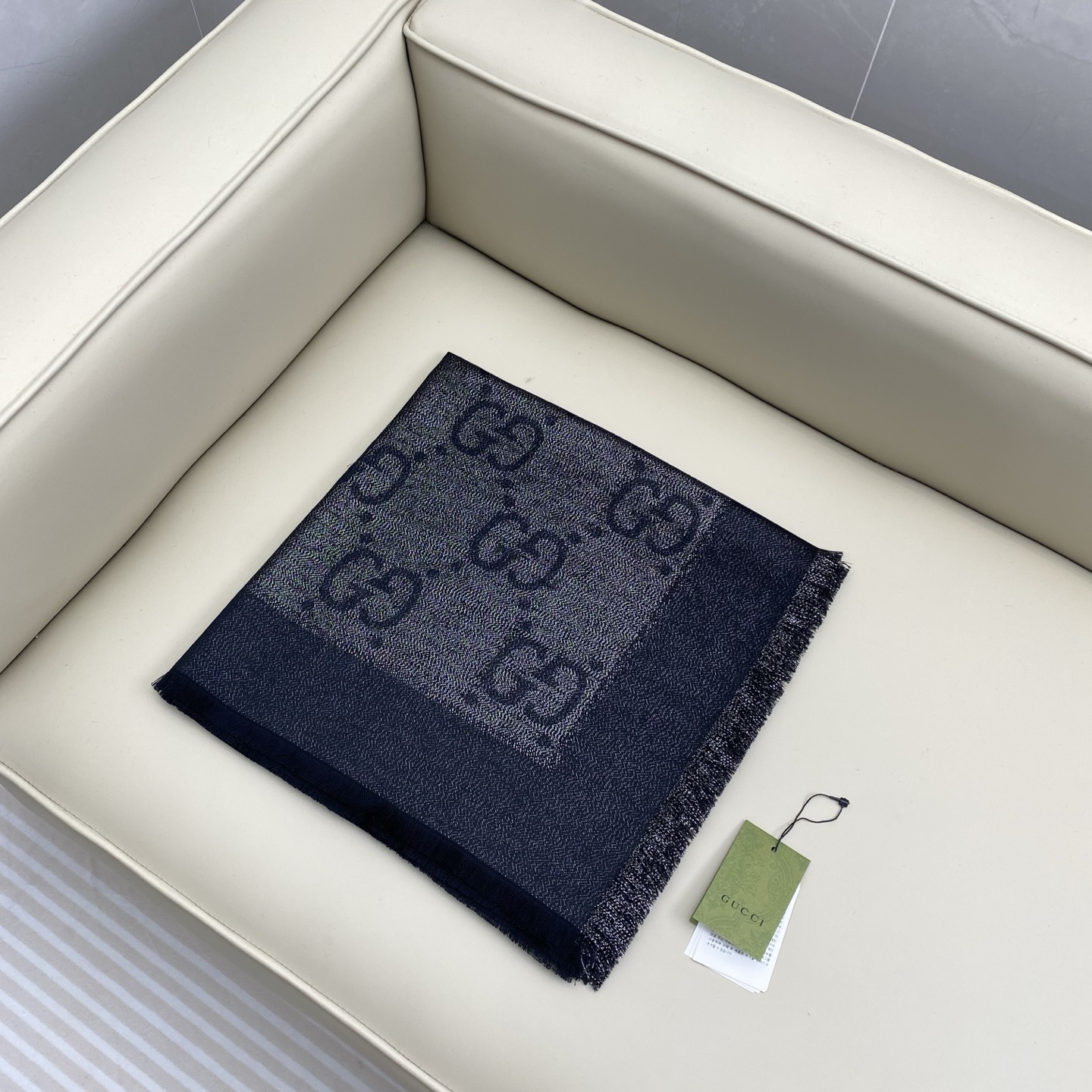 𝐆𝐆 金属提花披肩135*135cm.32%粘胶纤维.25%绵.24%羊毛.11%桑蚕丝.8%金属化纤维