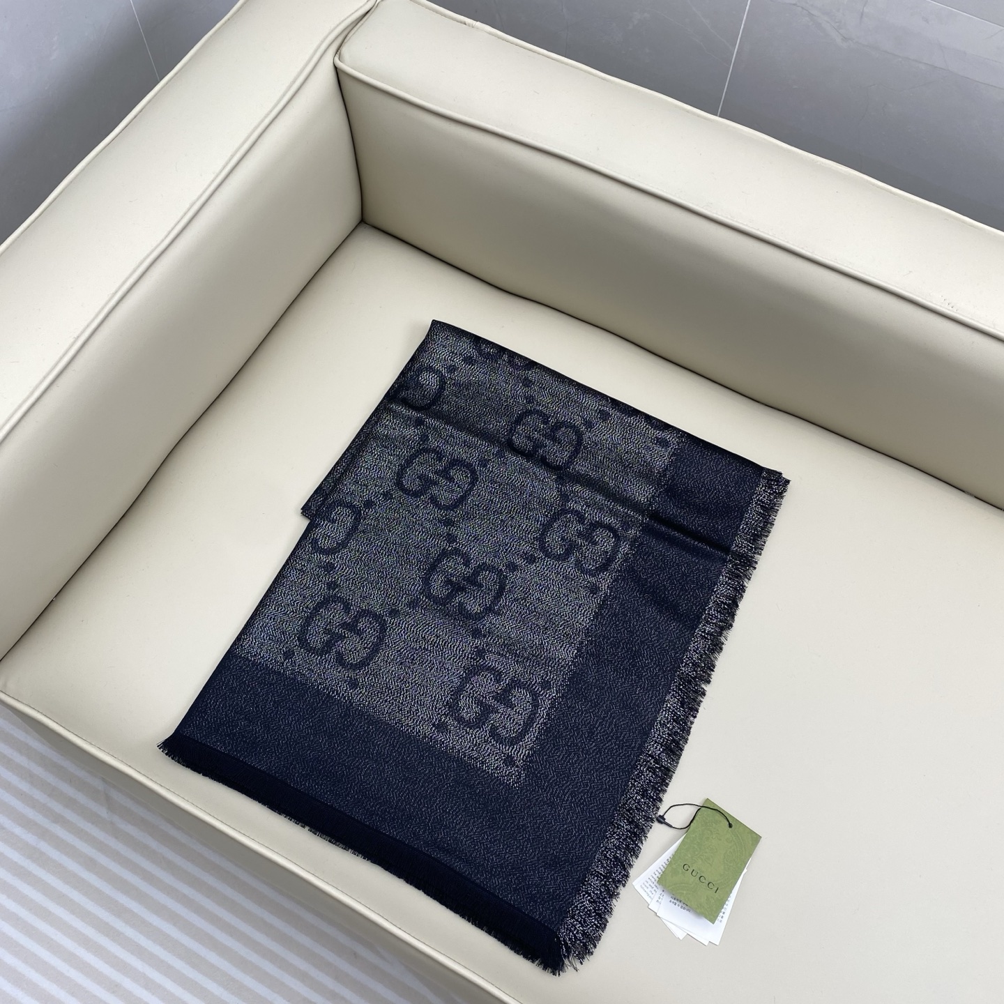 𝐆𝐆 金属提花披肩135*135cm.32%粘胶纤维.25%绵.24%羊毛.11%桑蚕丝.8%金属化纤维