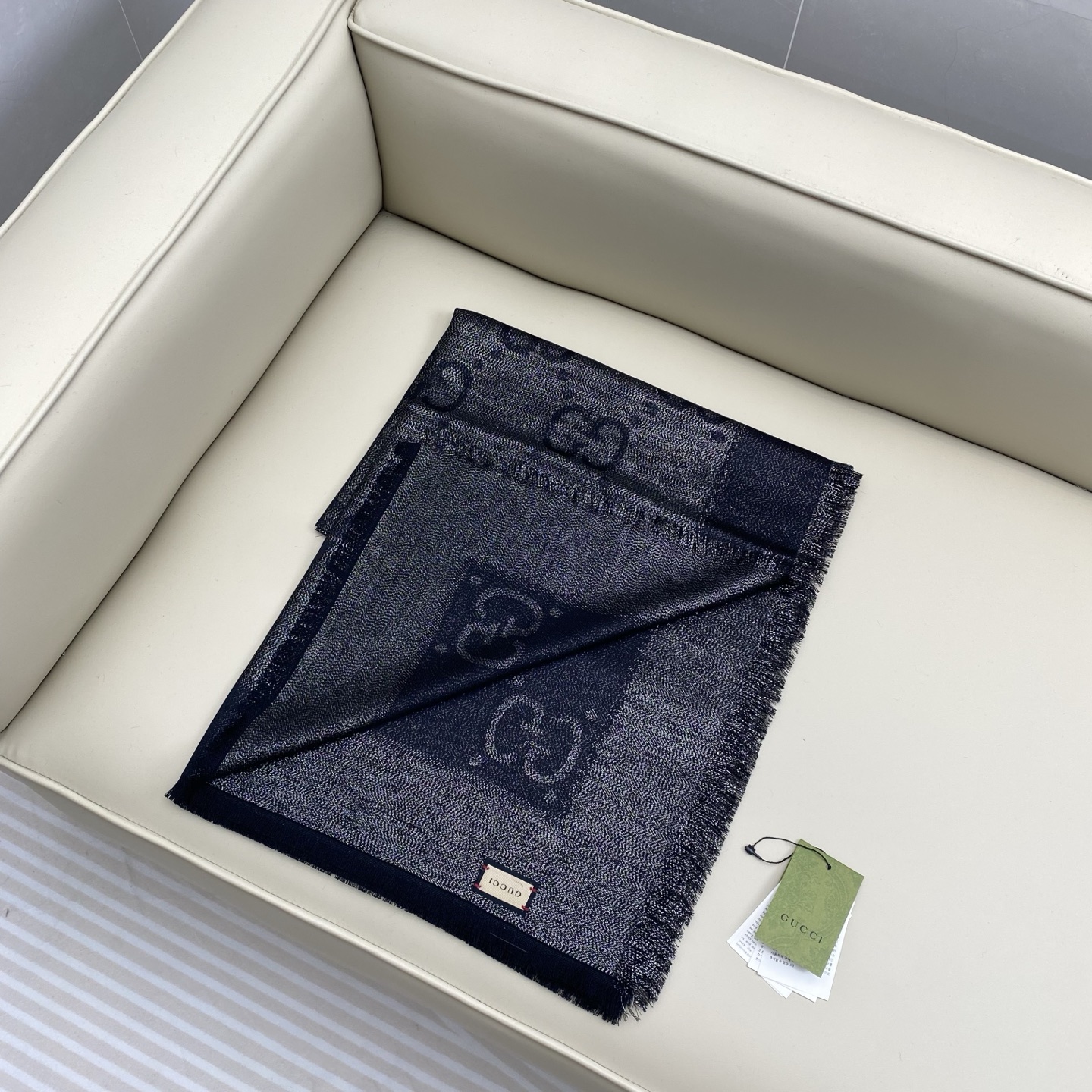 𝐆𝐆 金属提花披肩135*135cm.32%粘胶纤维.25%绵.24%羊毛.11%桑蚕丝.8%金属化纤维