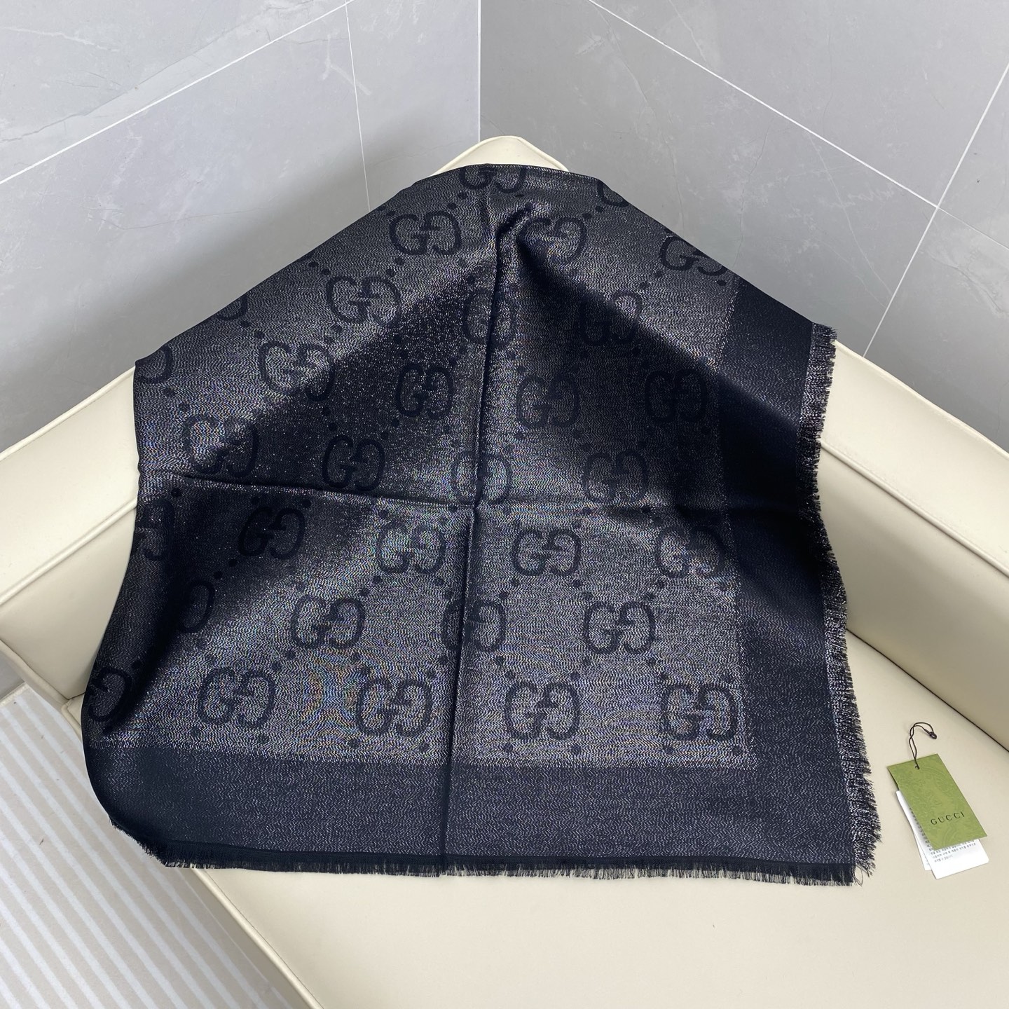 𝐆𝐆 金属提花披肩135*135cm.32%粘胶纤维.25%绵.24%羊毛.11%桑蚕丝.8%金属化纤维