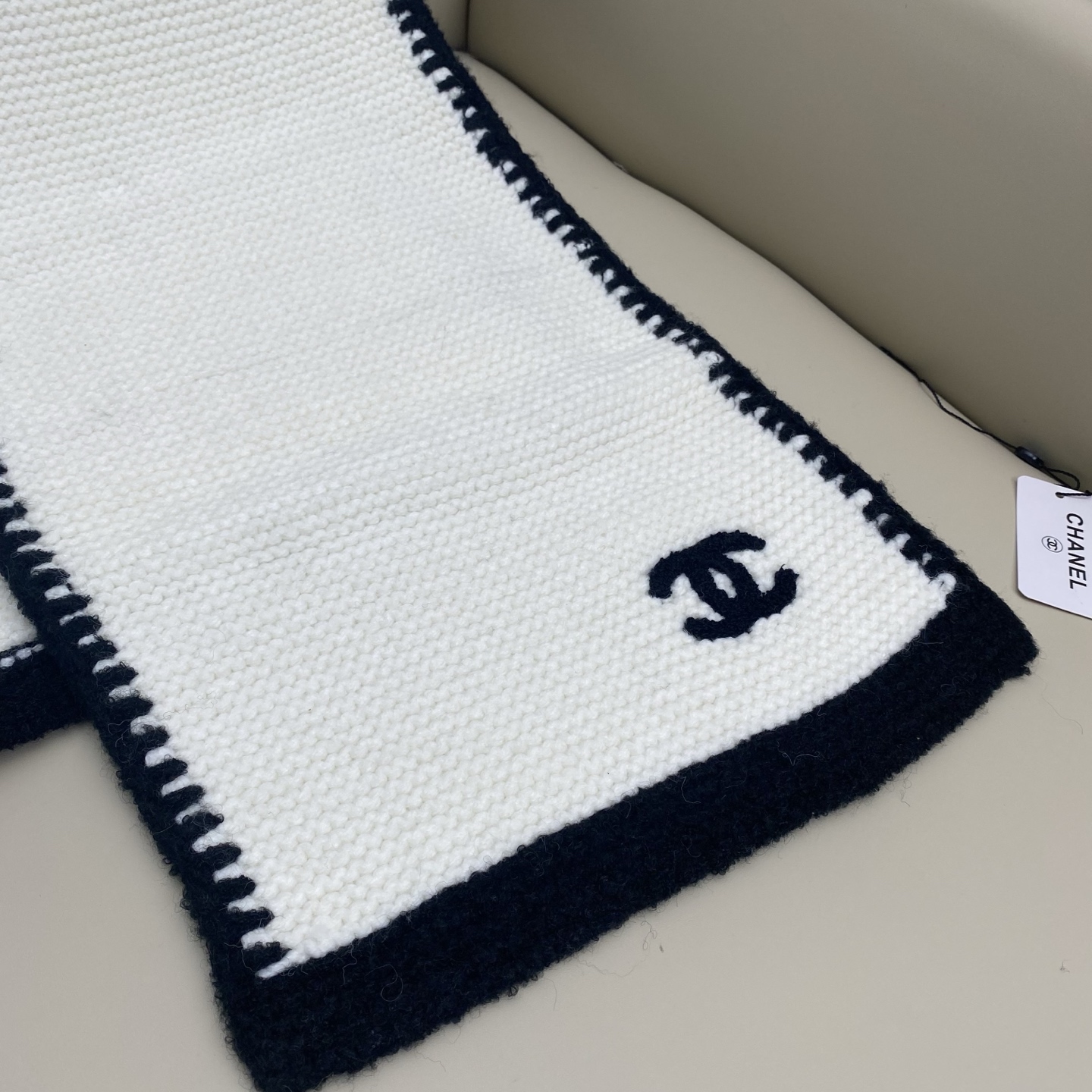 香奈儿系列货 专供viP 产品 ♥顶级苏格兰进口绵羊毛 回钩针法使围巾赋有弹性且柔软亲肤 🤩🤩 无比的高