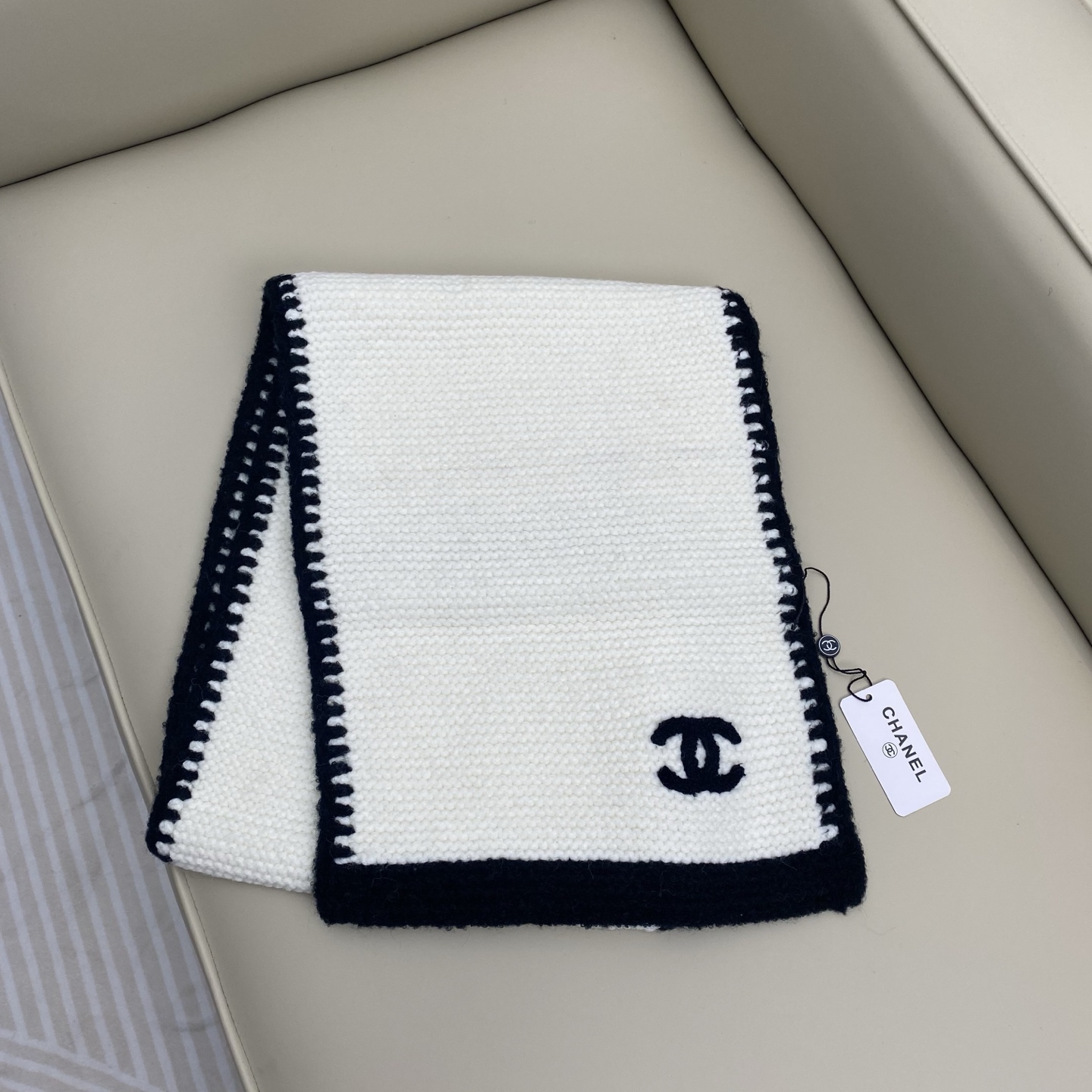 香奈儿系列货 专供viP 产品 ♥顶级苏格兰进口绵羊毛 回钩针法使围巾赋有弹性且柔软亲肤 🤩🤩 无比的高