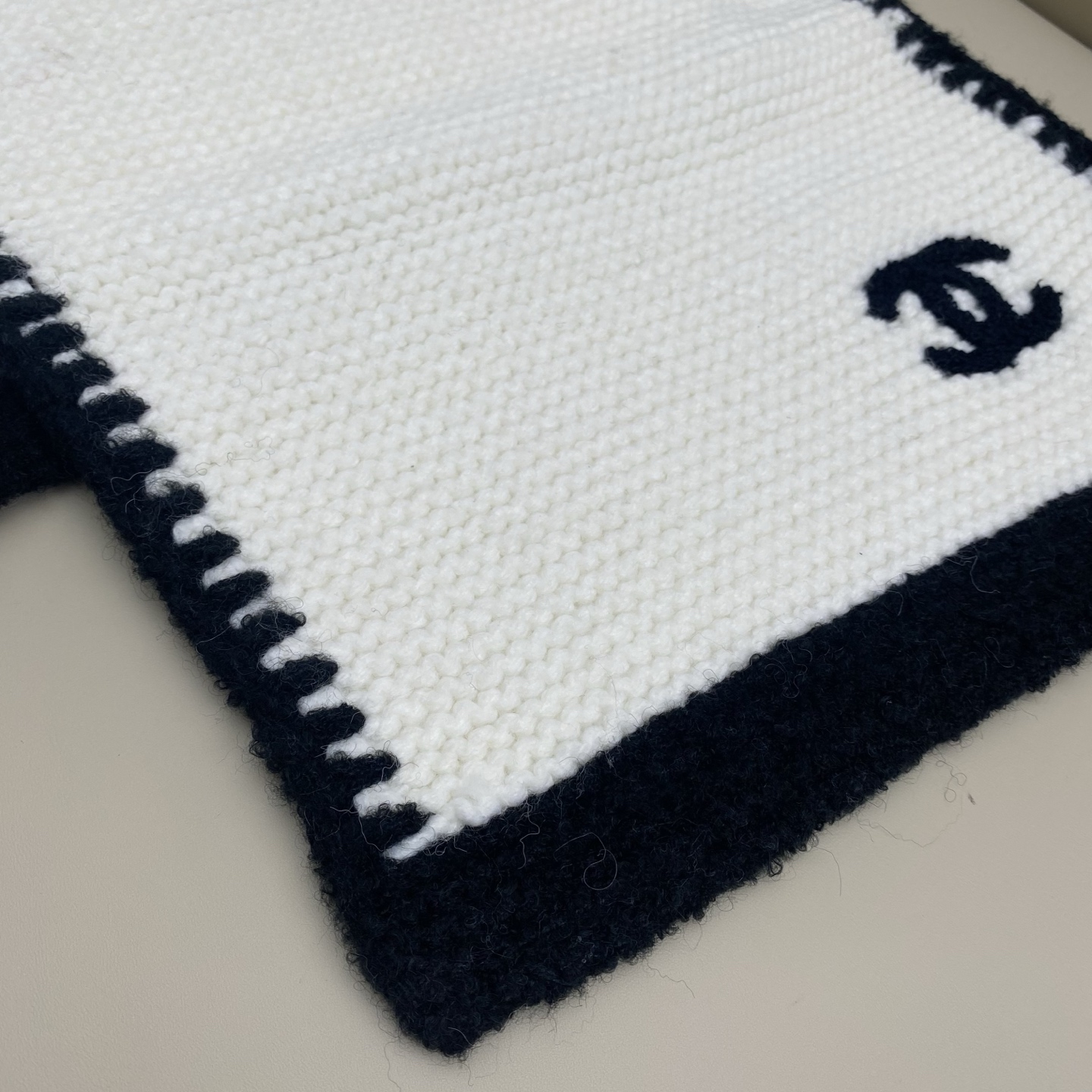 香奈儿系列货 专供viP 产品 ♥顶级苏格兰进口绵羊毛 回钩针法使围巾赋有弹性且柔软亲肤 🤩🤩 无比的高