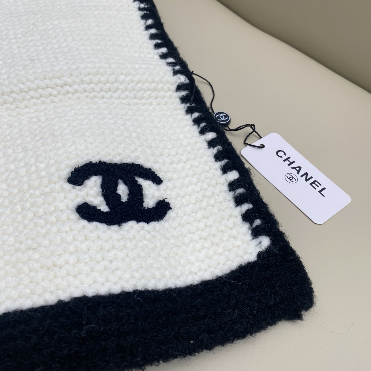 香奈儿系列货 专供viP 产品 ♥顶级苏格兰进口绵羊毛 回钩针法使围巾赋有弹性且柔软亲肤 🤩🤩 无比的高