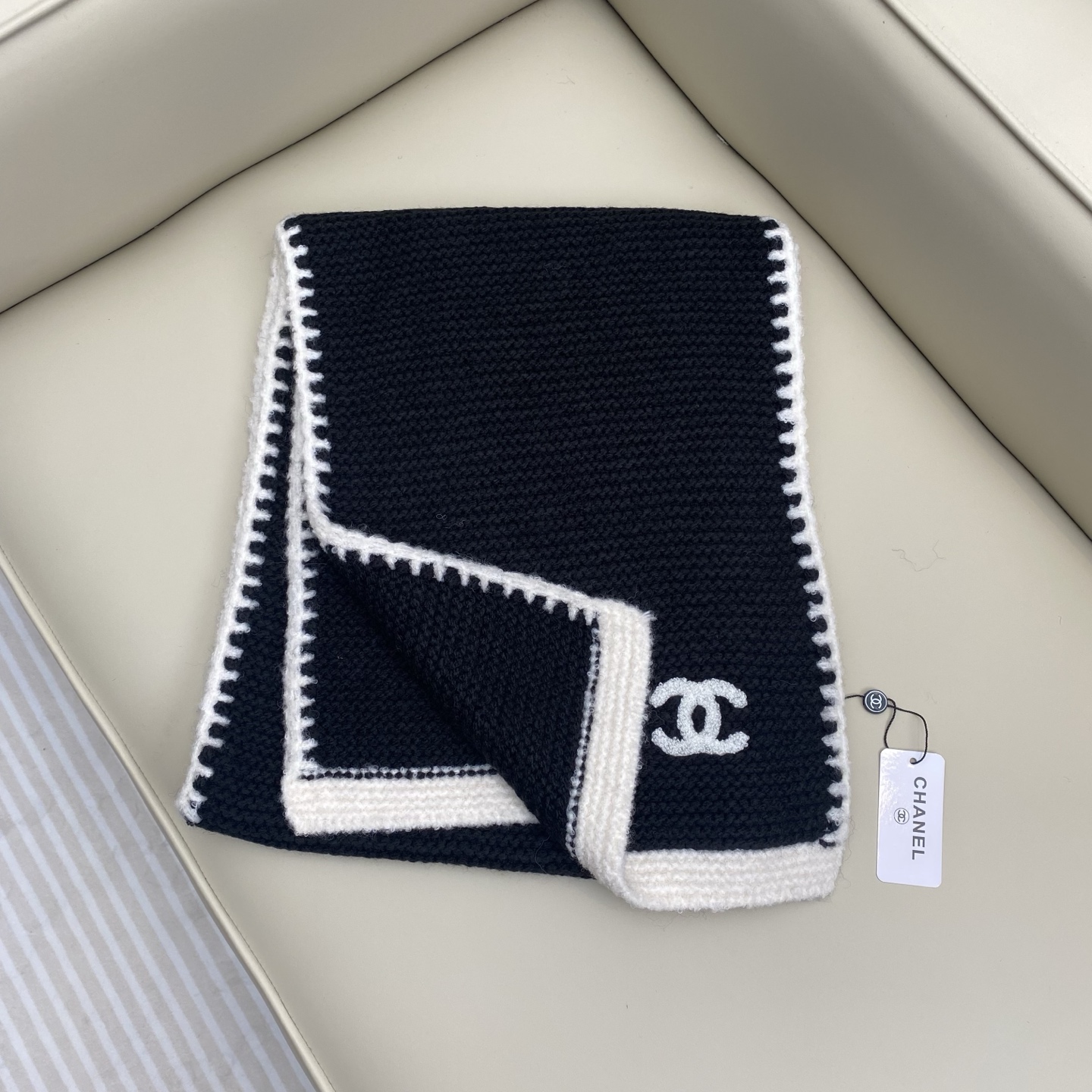 香奈儿系列货 专供viP 产品 ♥顶级苏格兰进口绵羊毛 回钩针法使围巾赋有弹性且柔软亲肤 🤩🤩 无比的高